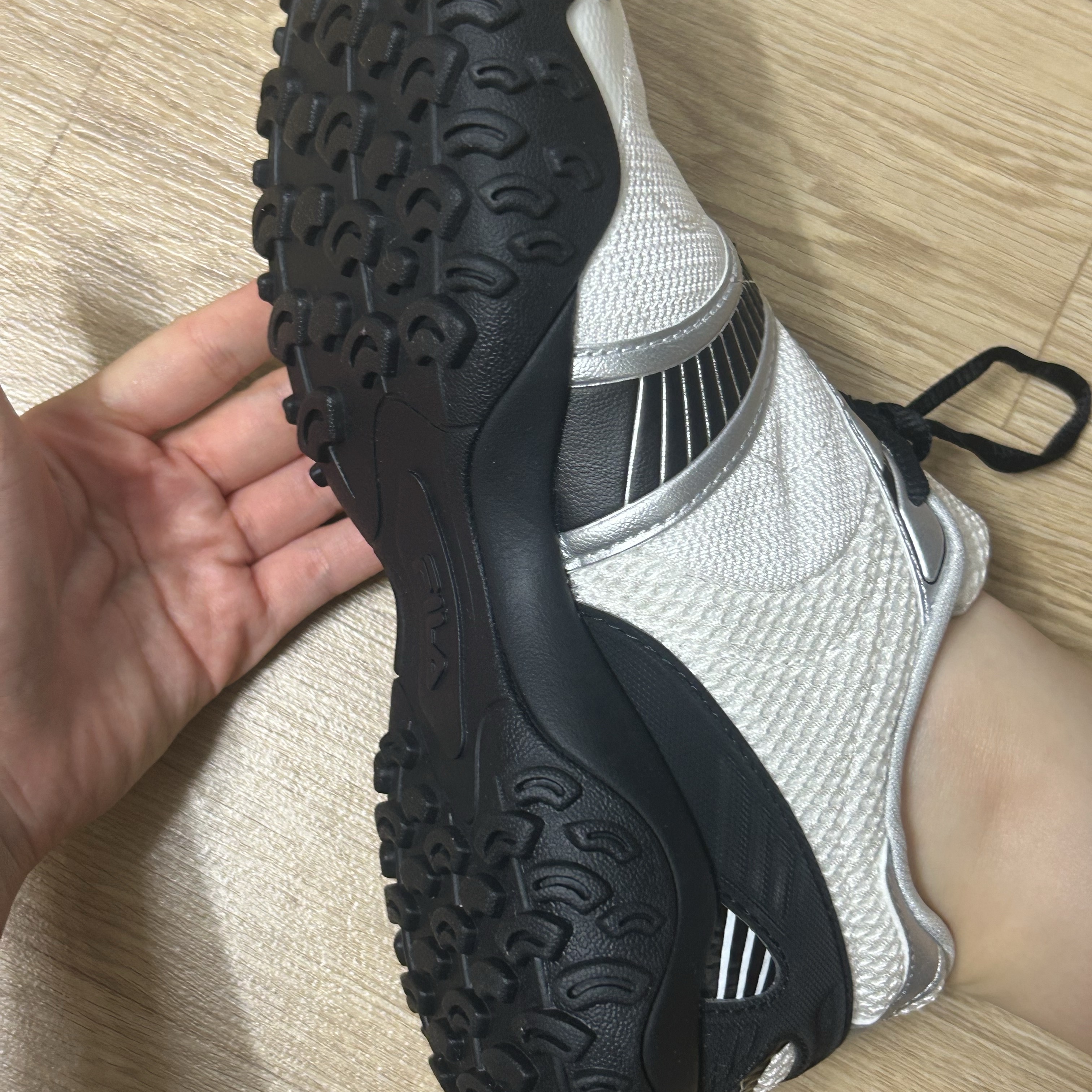 Fila Echappe v2 White Black 착용 스타일 - 5