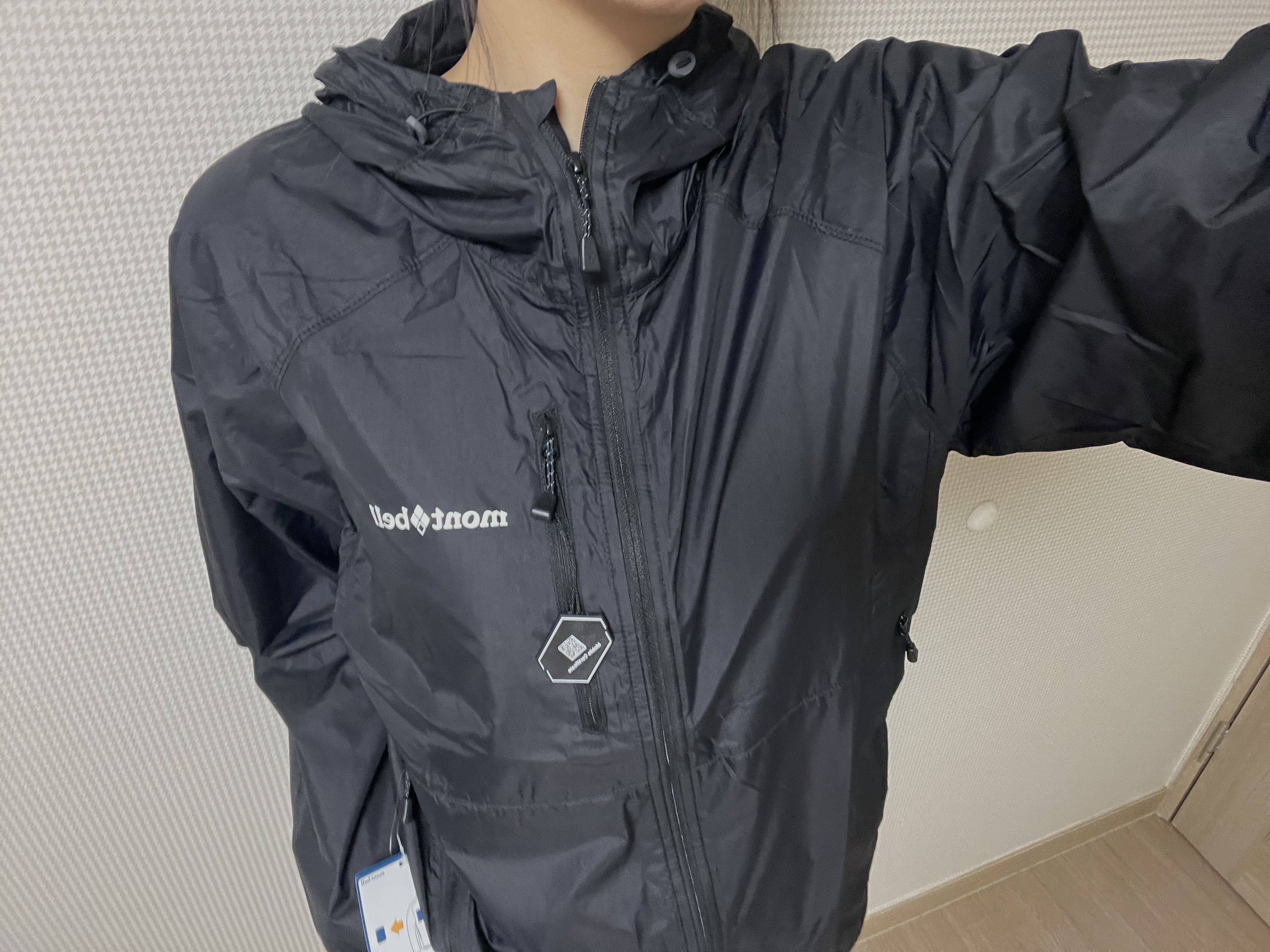 Montbell Wind Blast Hooded Jacket Black 착용 스타일