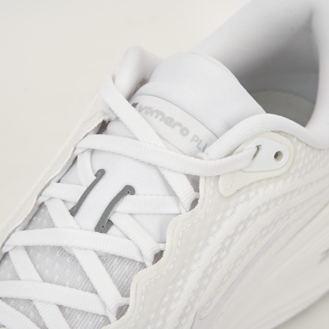 나이키 보메로 플러스 화이트 포톤 더스트(Nike Vomero Plus White Photon Dust) - 7