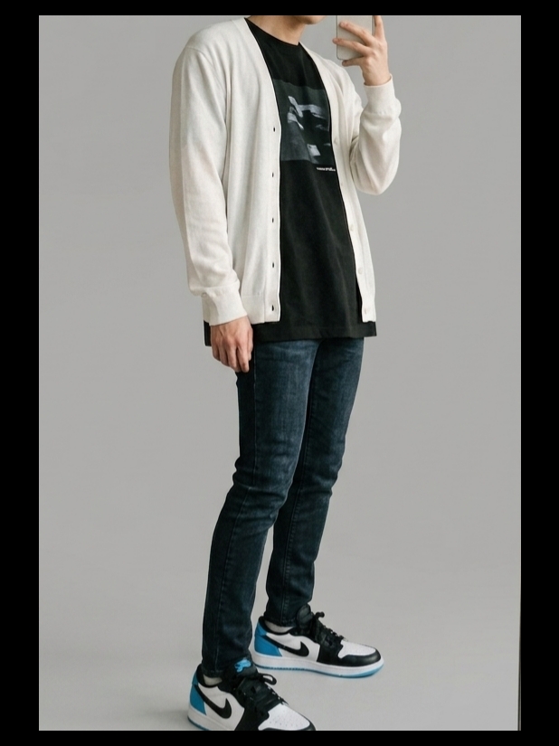 Jordan 1 Retro Low OG Black and Dark Powder Blue 착용 스타일