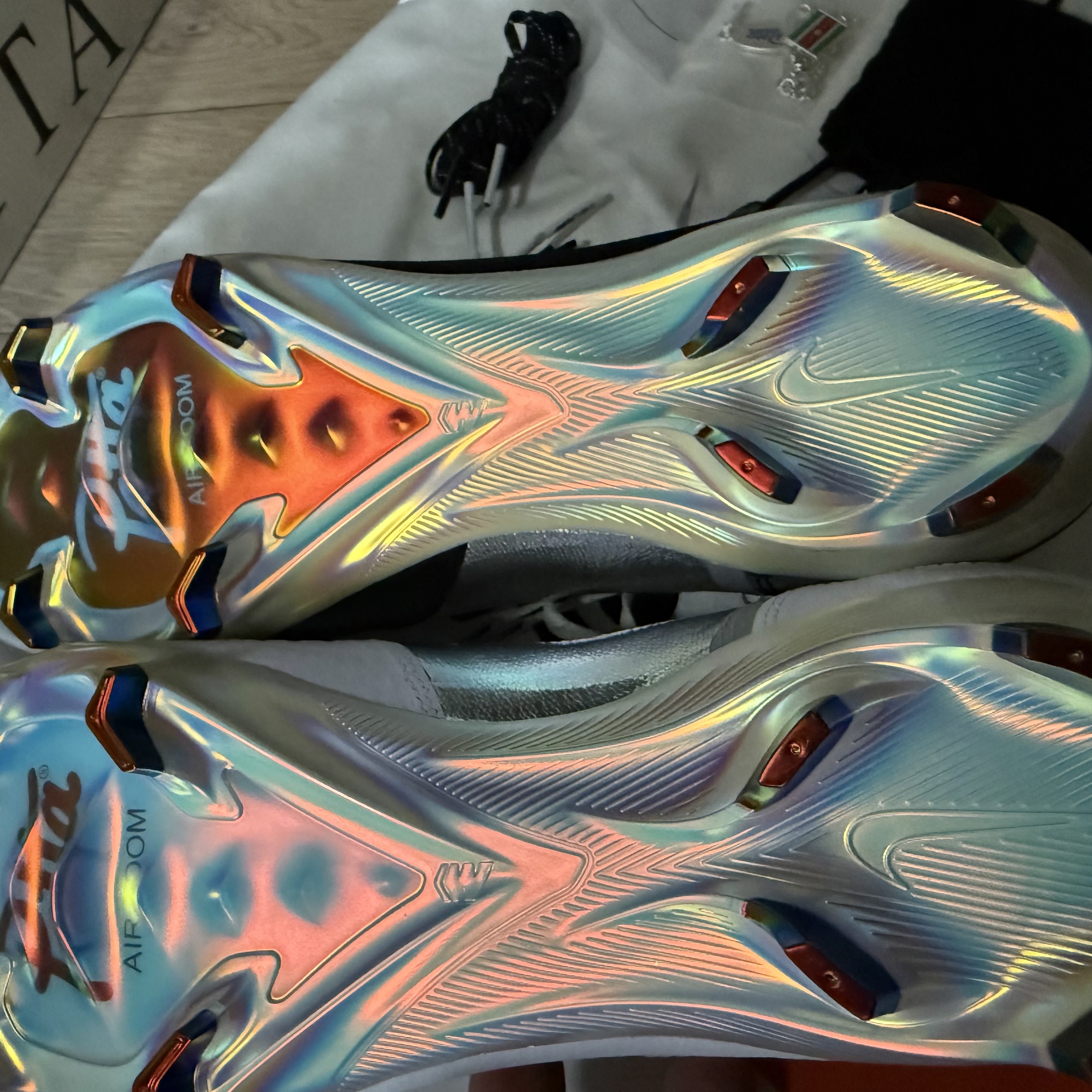 Nike x Patta Mercurial Zoom Vapor 16 Elite FG SE Unite Metallic Silver and Coconut Milk 착용 스타일 - 5