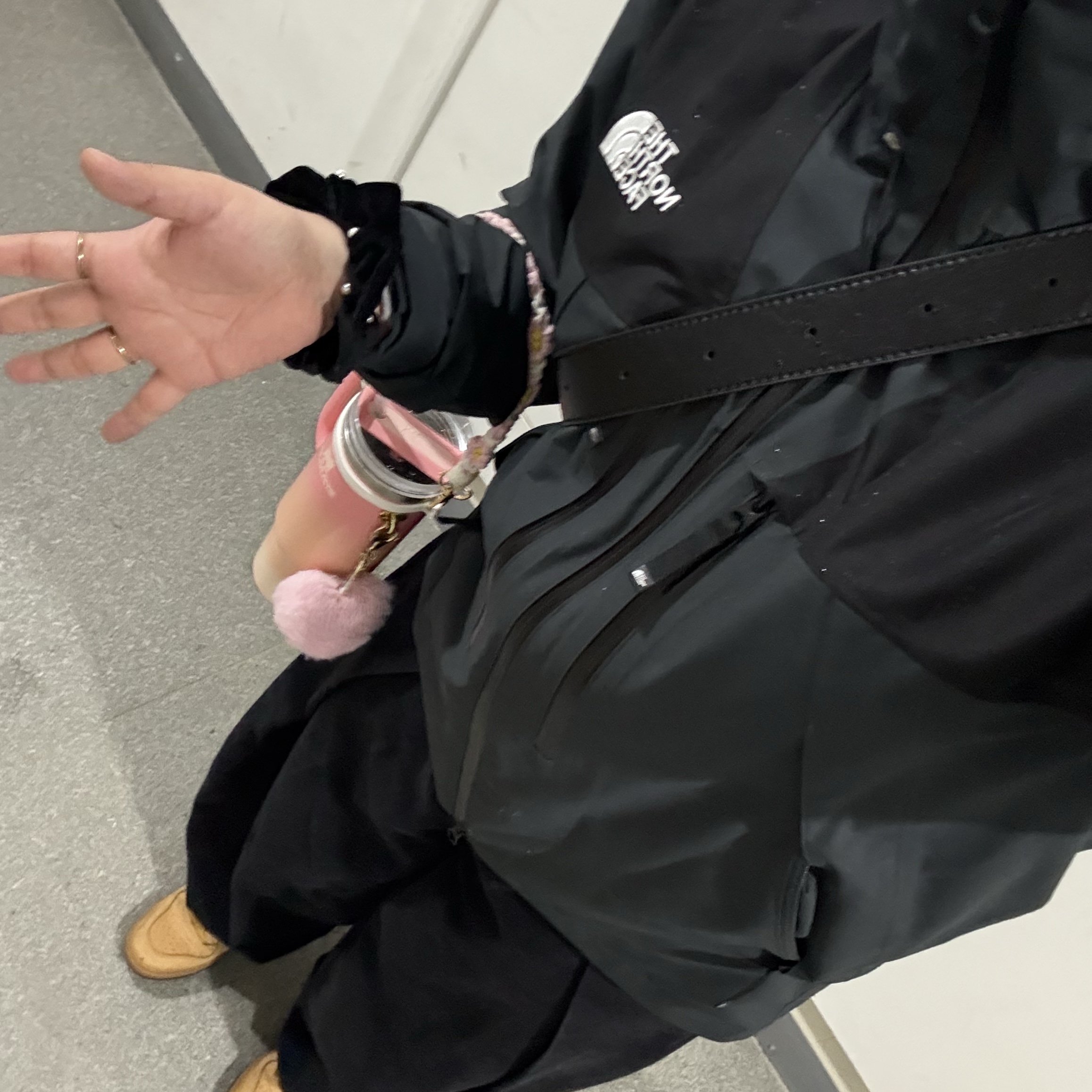 The North Face Mountain Peak Jacket Charcoal 착용 스타일