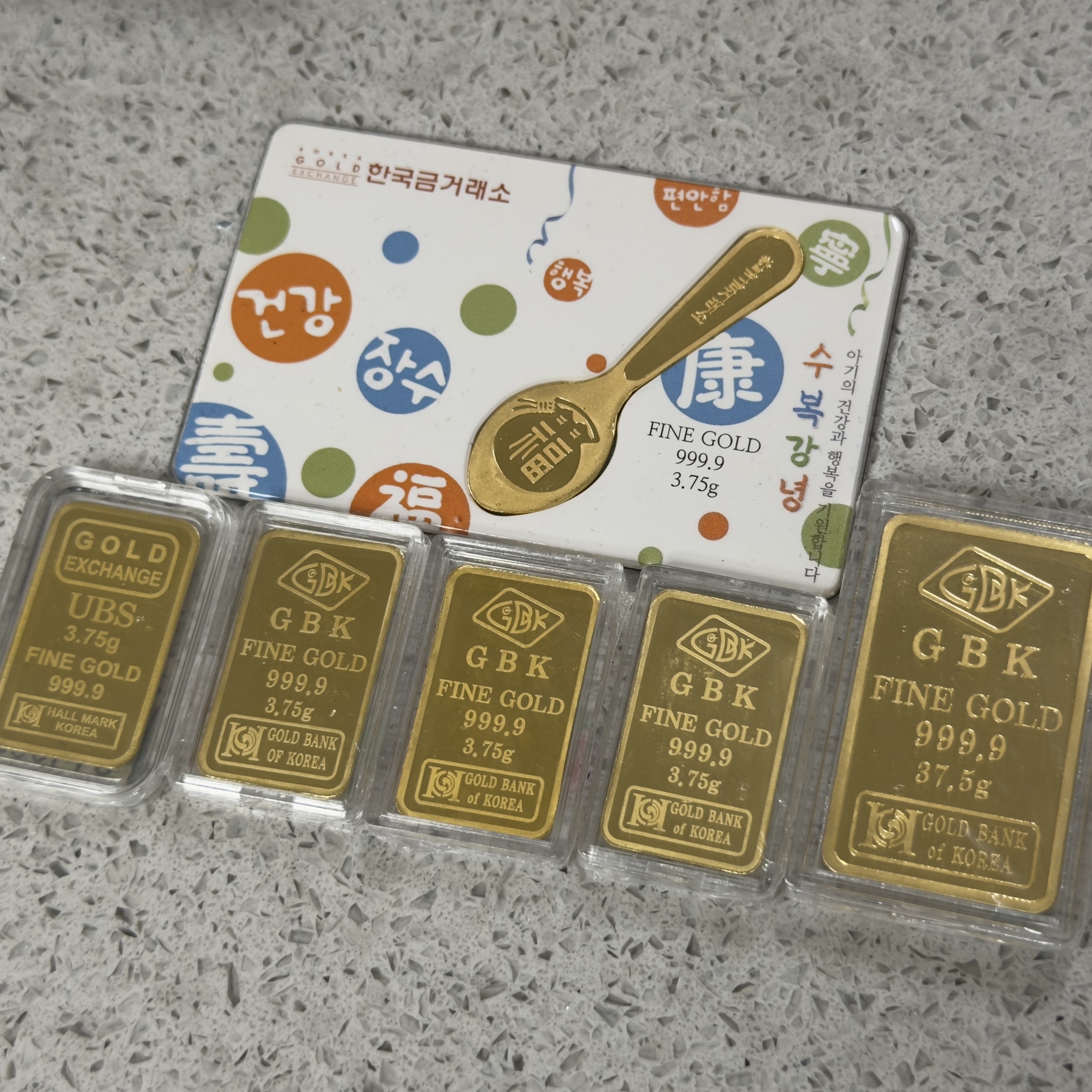 Gold The Three Major Hallmarks Gold Bar 37.5g (Random Design), Gold The Three Major Hallmarks Gold Bar 3.75g (Random Design) 착용 스타일