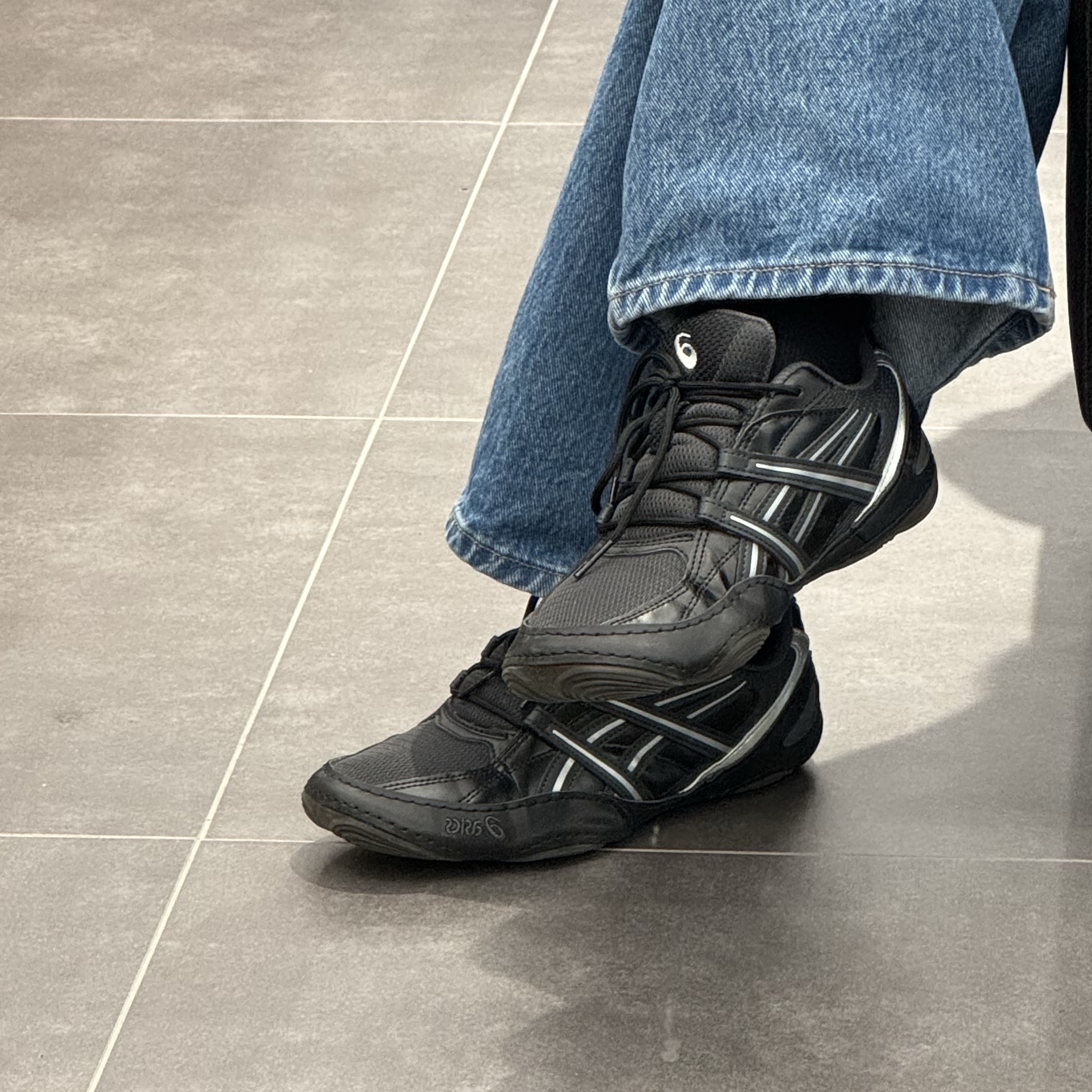 Asics Hypersync Graphite Grey Black 착용 스타일