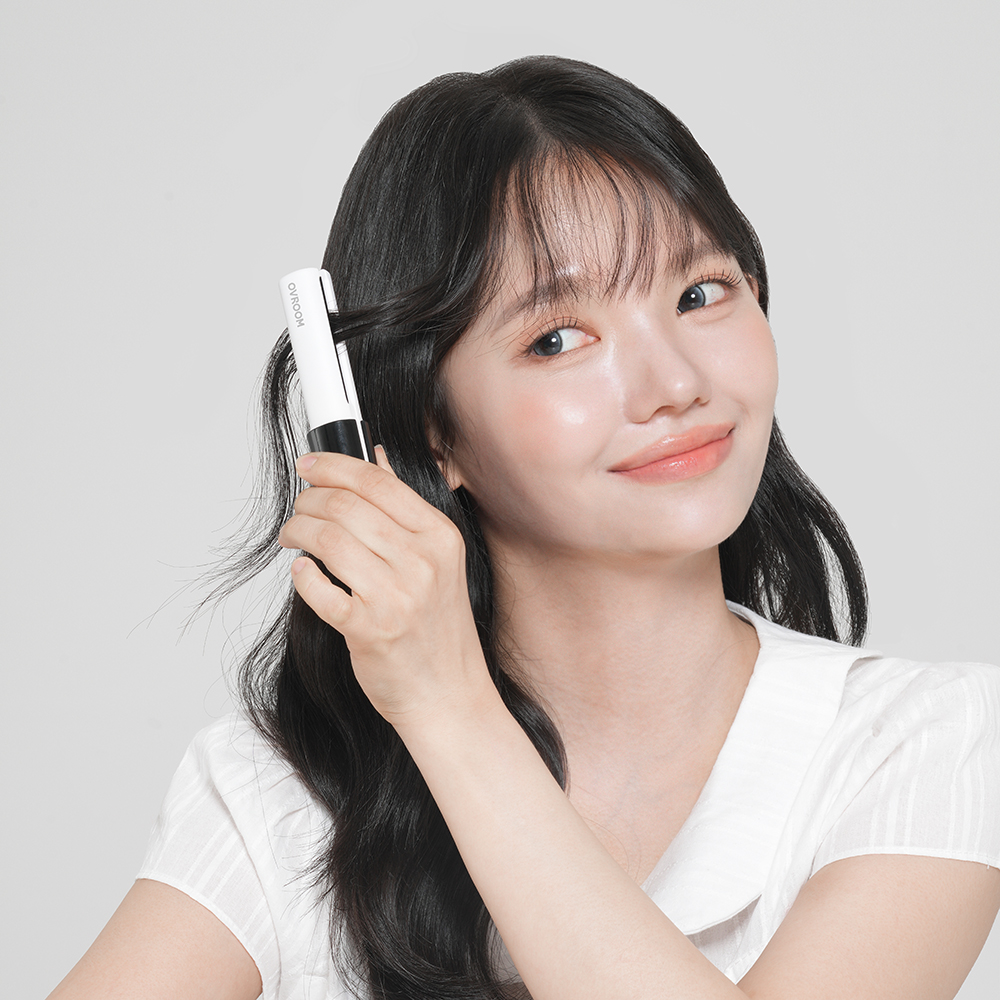 오브룸 티니 미니 고데기 2세대 휴대용 앞머리 볼륨 매직기 (C타입 유선) OV-HS01(OVROOM OV-HS01 Mini Travel Hair Styler: Compact Hair Straightener for Bangs & Volume (Type-C)) - 4
