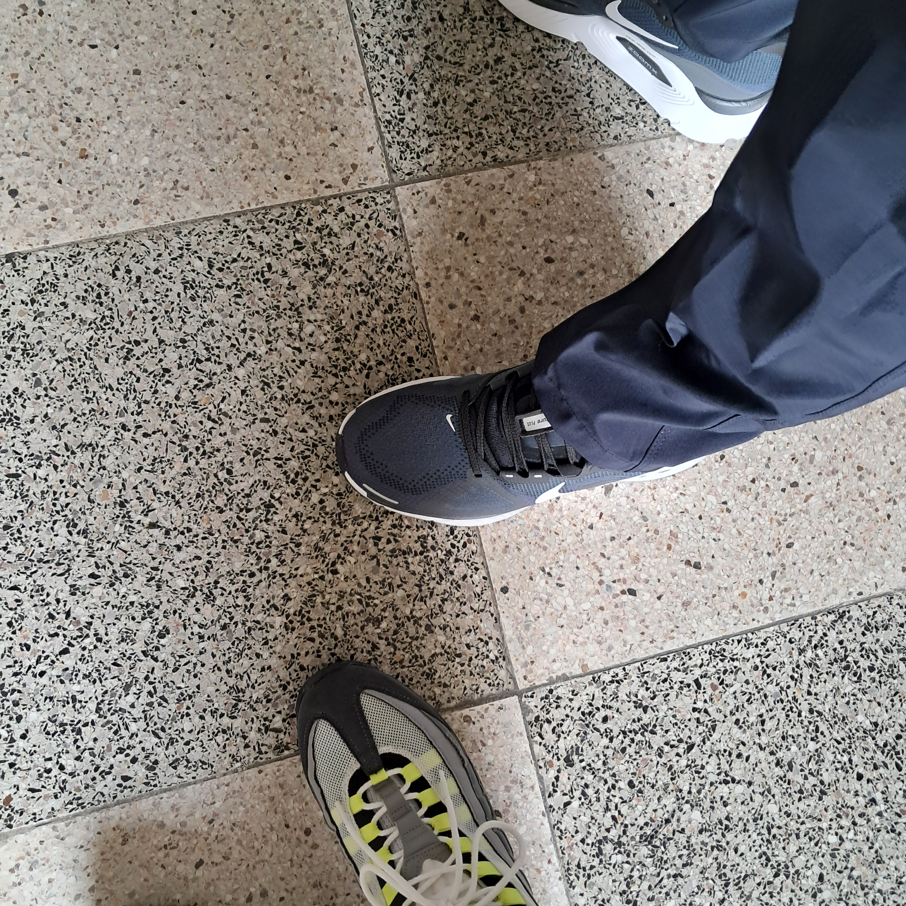 Nike Structure Plus Black Anthracite 착용 스타일 - 2