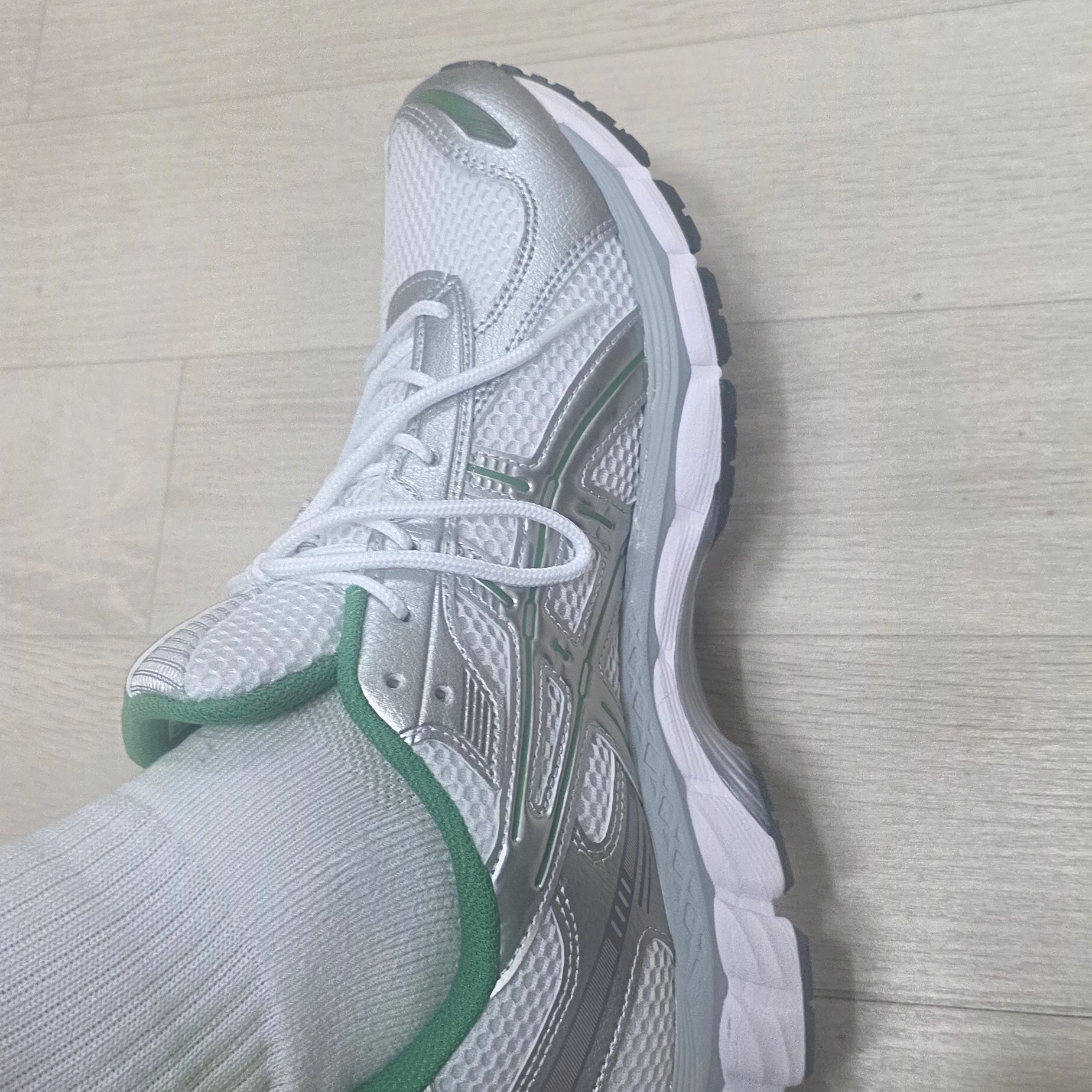Asics Gel-Kayano 12.1 White Pure Silver 착용 스타일 - 1