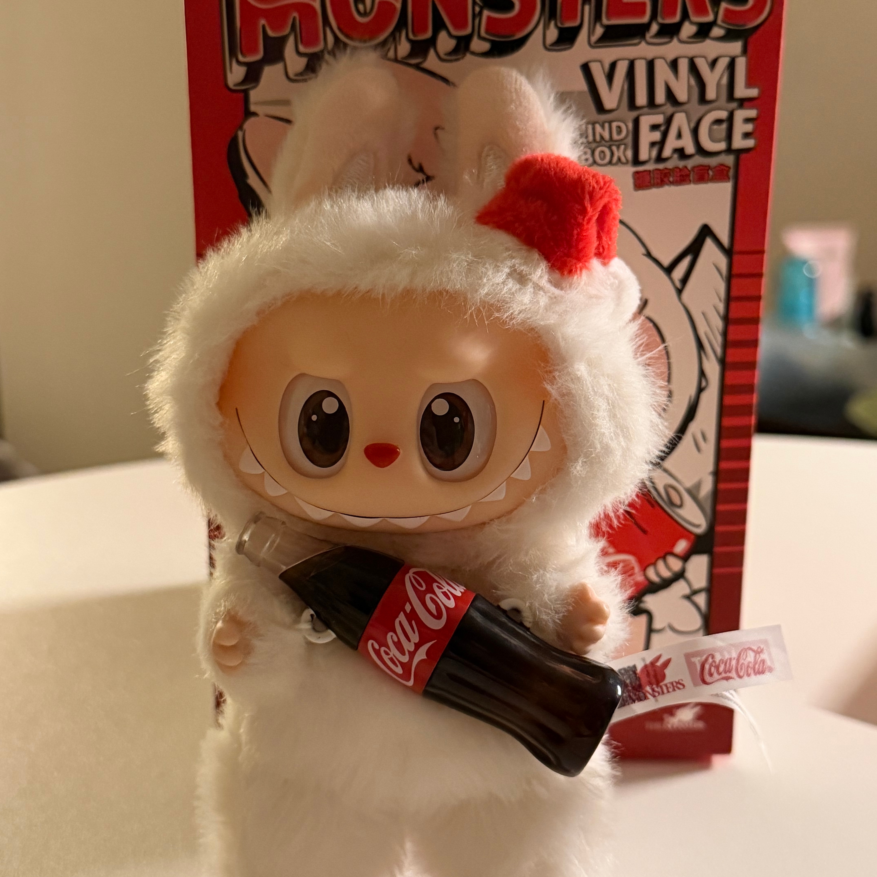 Pop Mart Labubu Coca Cola Series Surprise Shake Keyring (Opened Case) 착용 스타일