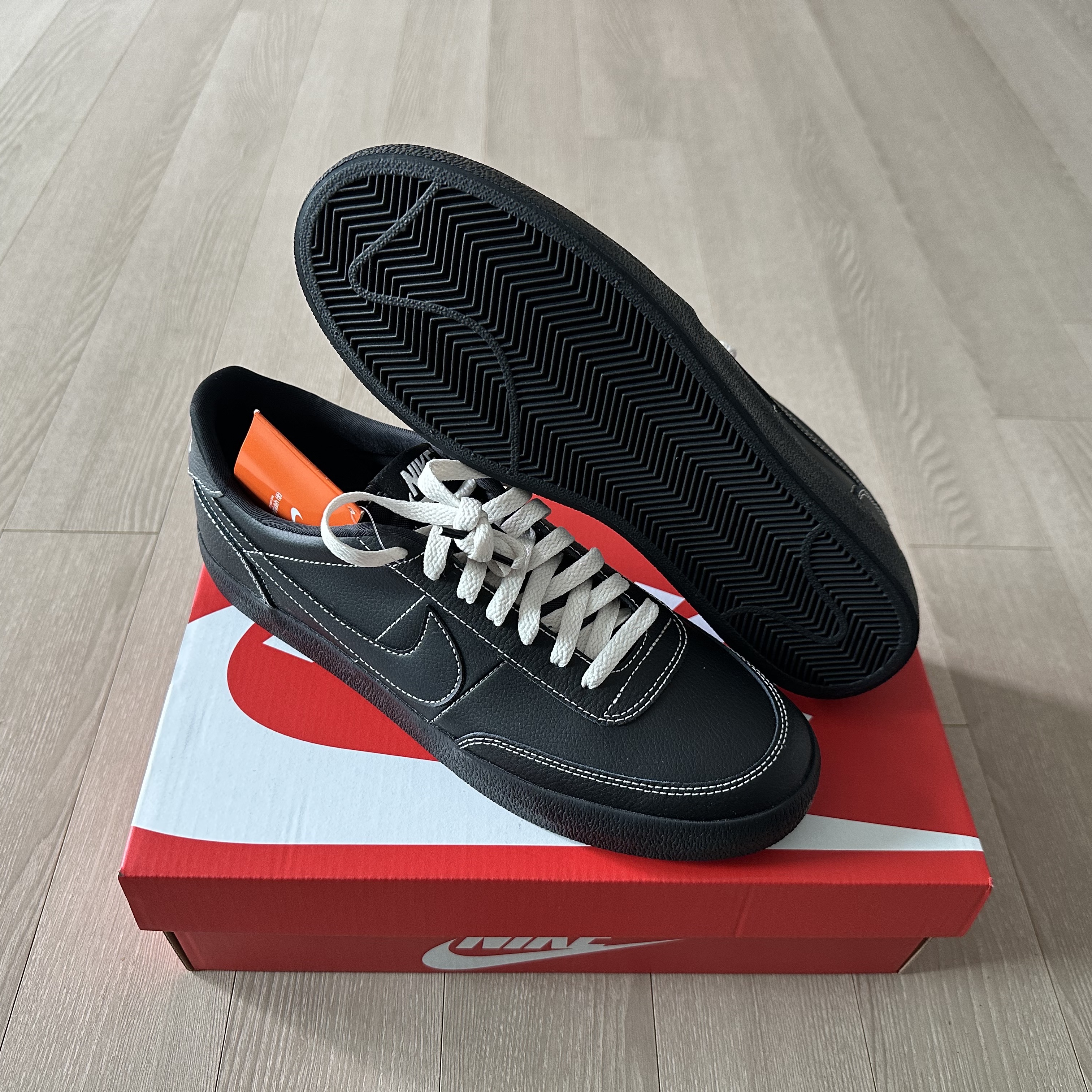 Nike Killshot 2 Black Phantom 착용 스타일 - 1