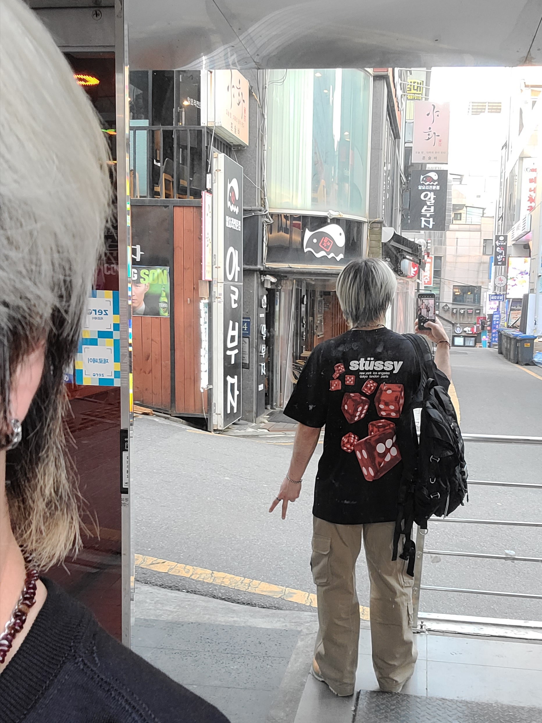 Stussy Rollers T-Shirt Black 착용 스타일 - 1