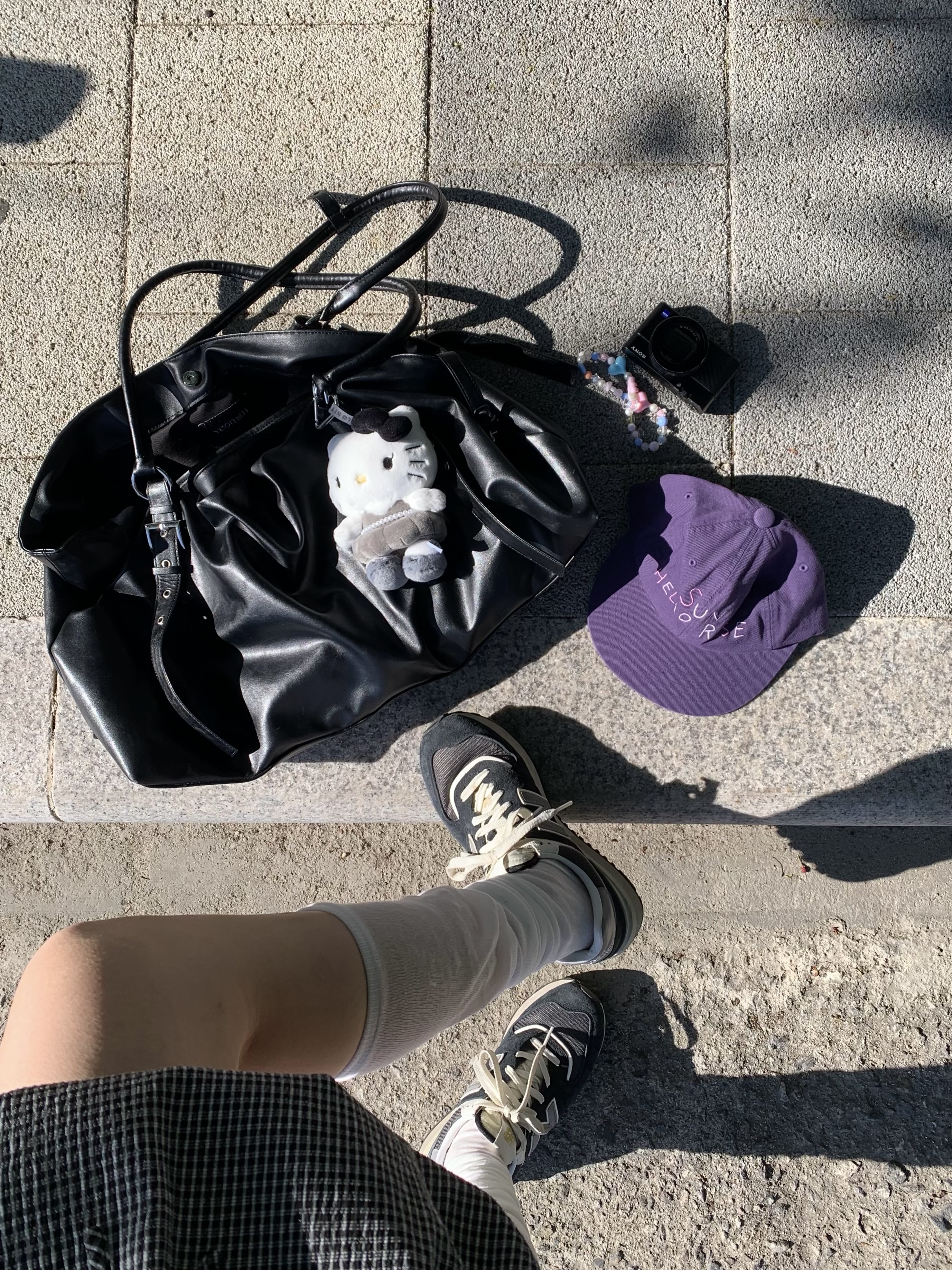 New Balance 574 Legacy Black, HELLO KITTY x JISOO Plush Keychain Black Gray (Opened Case) 착용 스타일 - 9