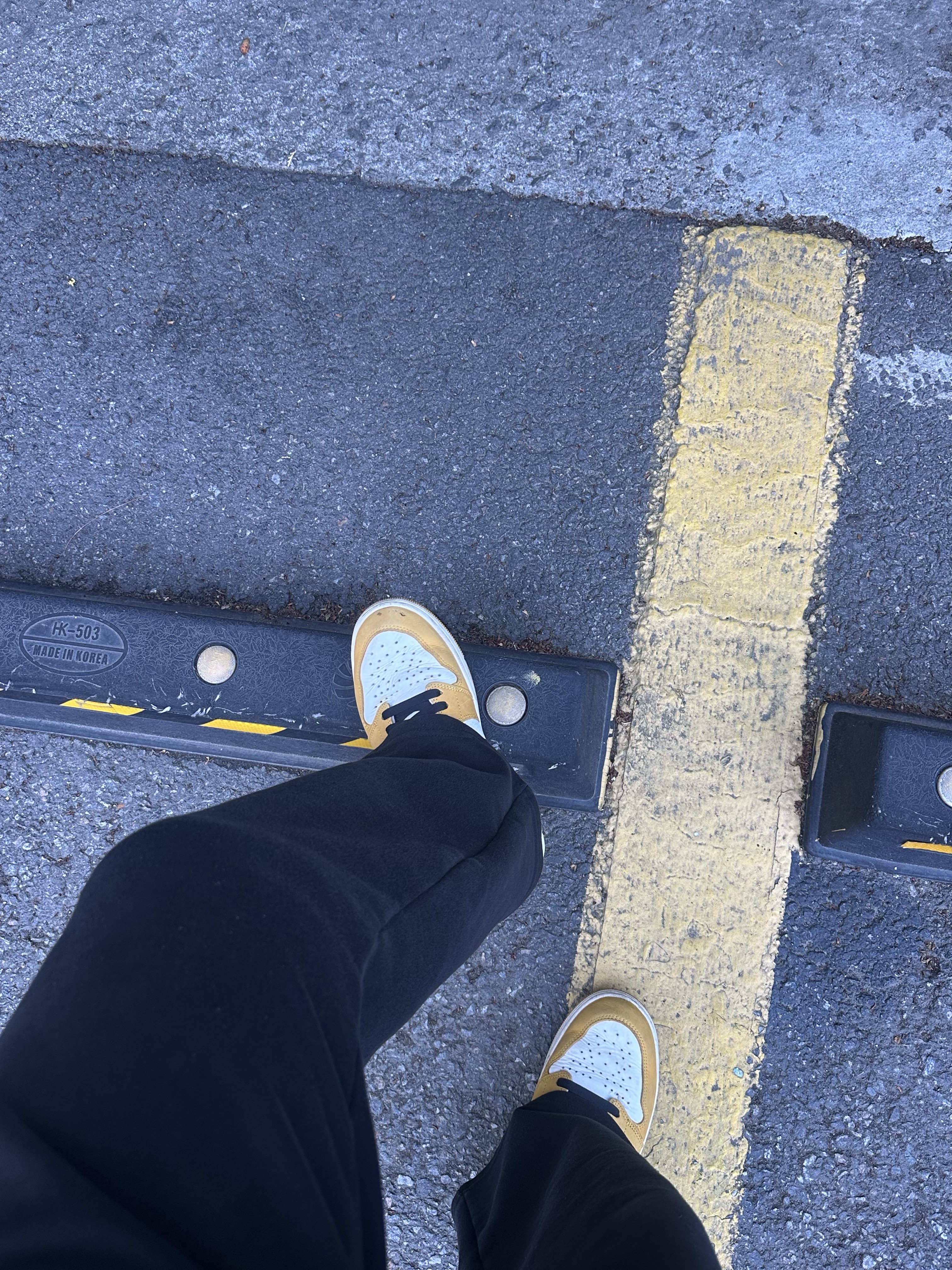 Jordan 1 Retro High OG Yellow Ochre 착용 스타일