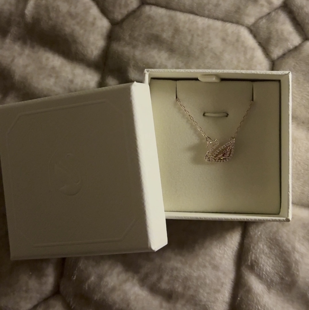 (W) Swarovski Dazzling Swan Necklace Pink Rose Gold Plated 착용 스타일