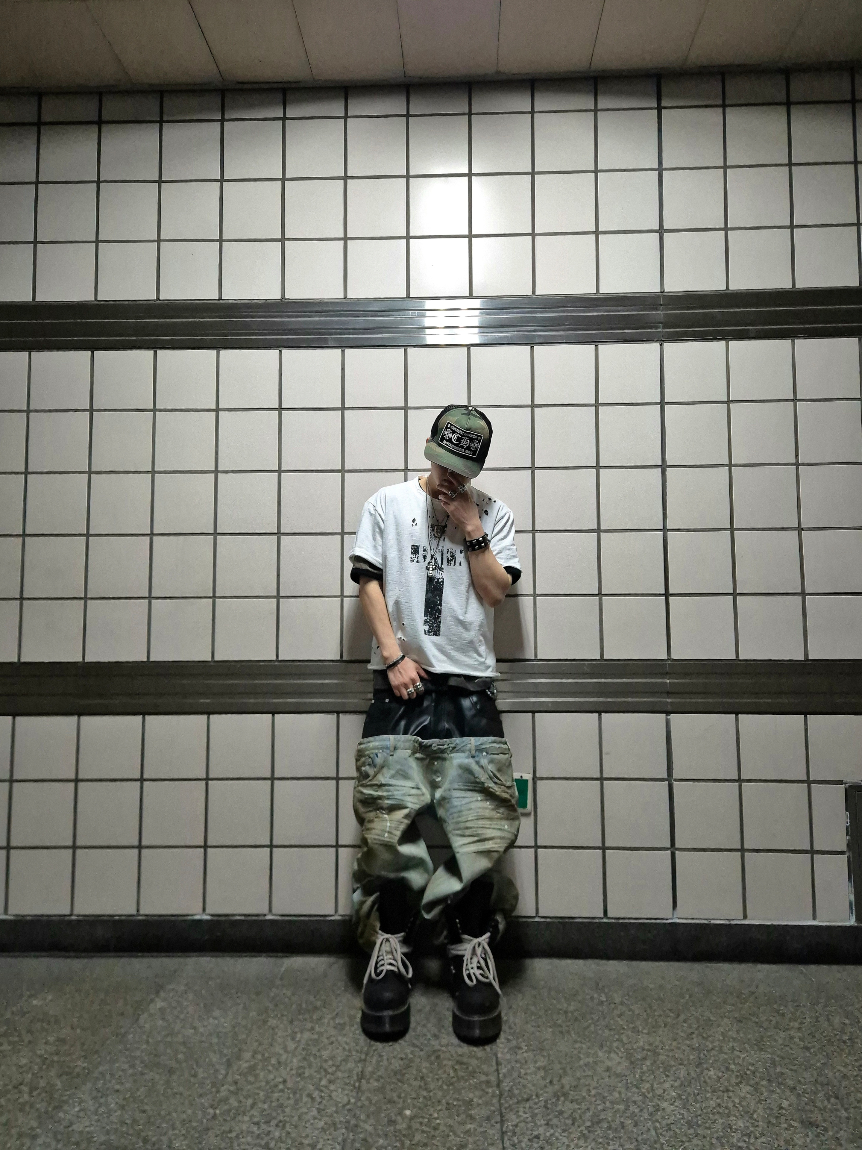 Dr. Martens x Rick Owens Quad Sole Steel Toe Boots Black, Chrome Hearts CH Hollywood Trucker Hat Camo Black 착용 스타일 - 1