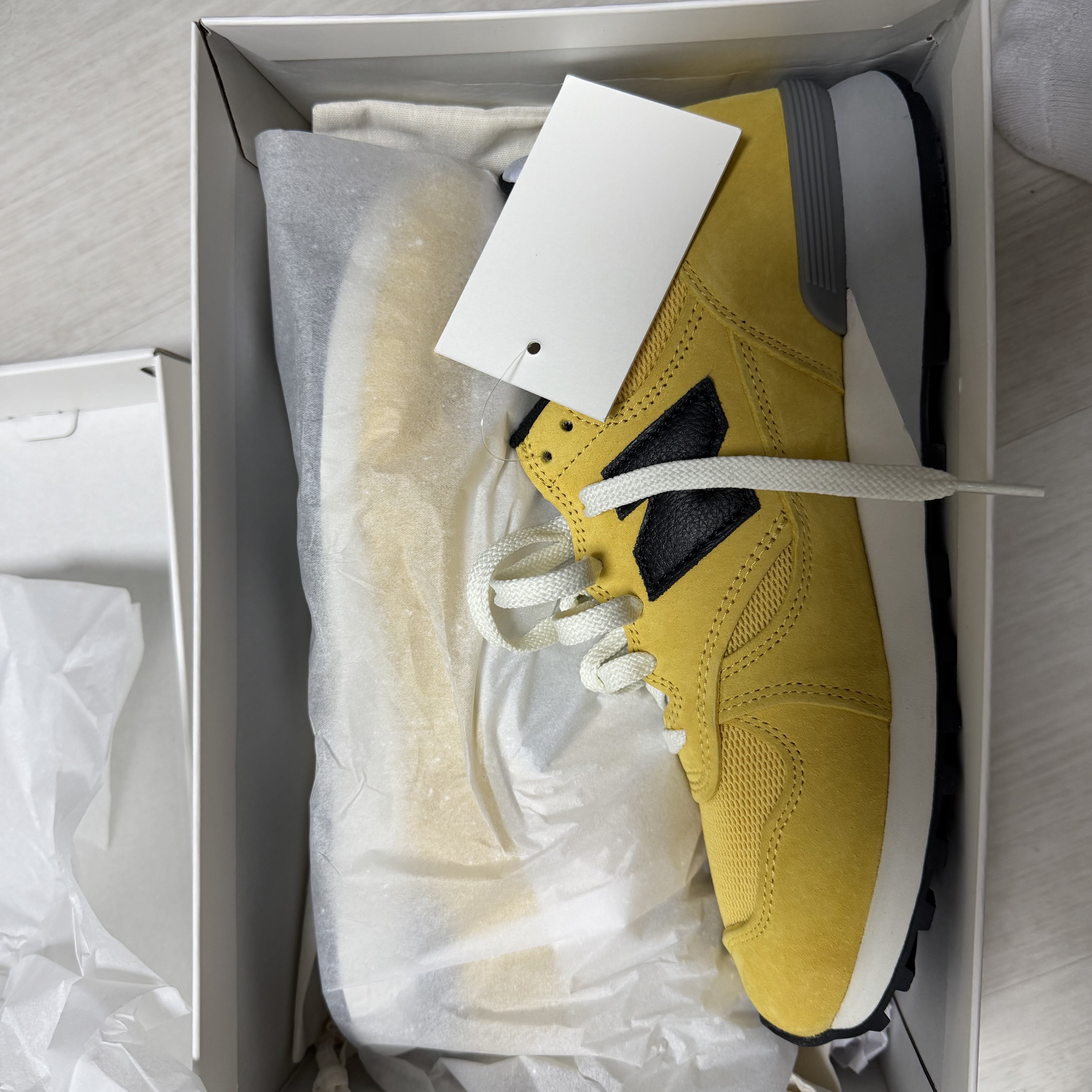 New Balance x JJJJound 475 Yellow White 착용 스타일