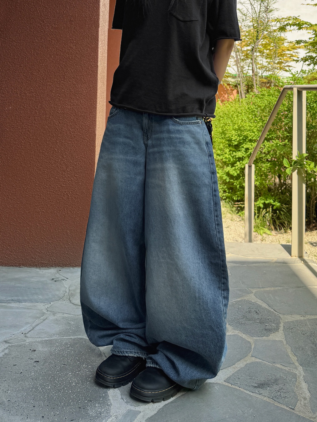 (W) Matin Kim Matin Camouflage Cap Charcoal, Dr. Martens Reeder Wyoming Leather Utility Shoes Black 착용 스타일 - 5