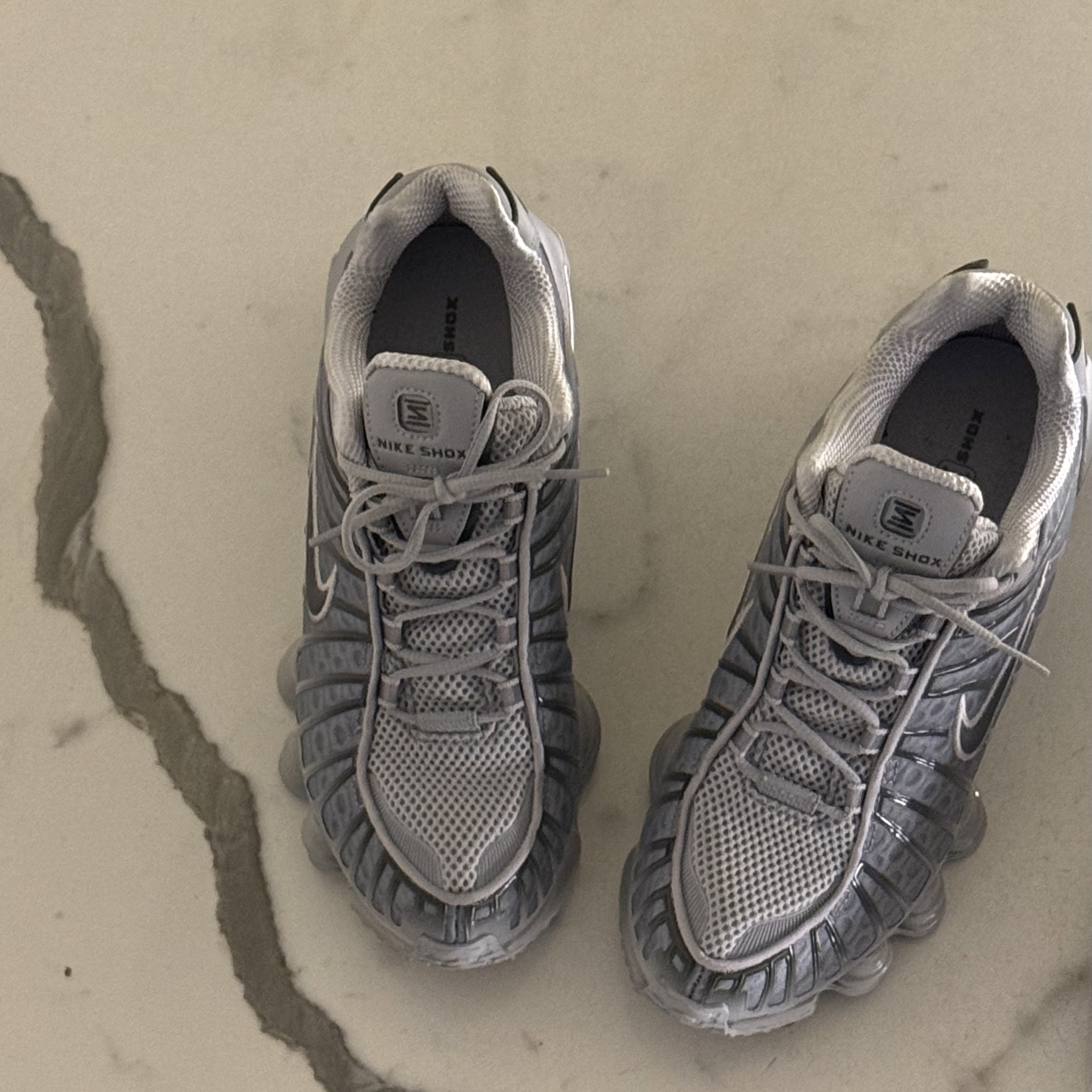 Nike Shox TL Wolf Grey Iron Grey 착용 스타일