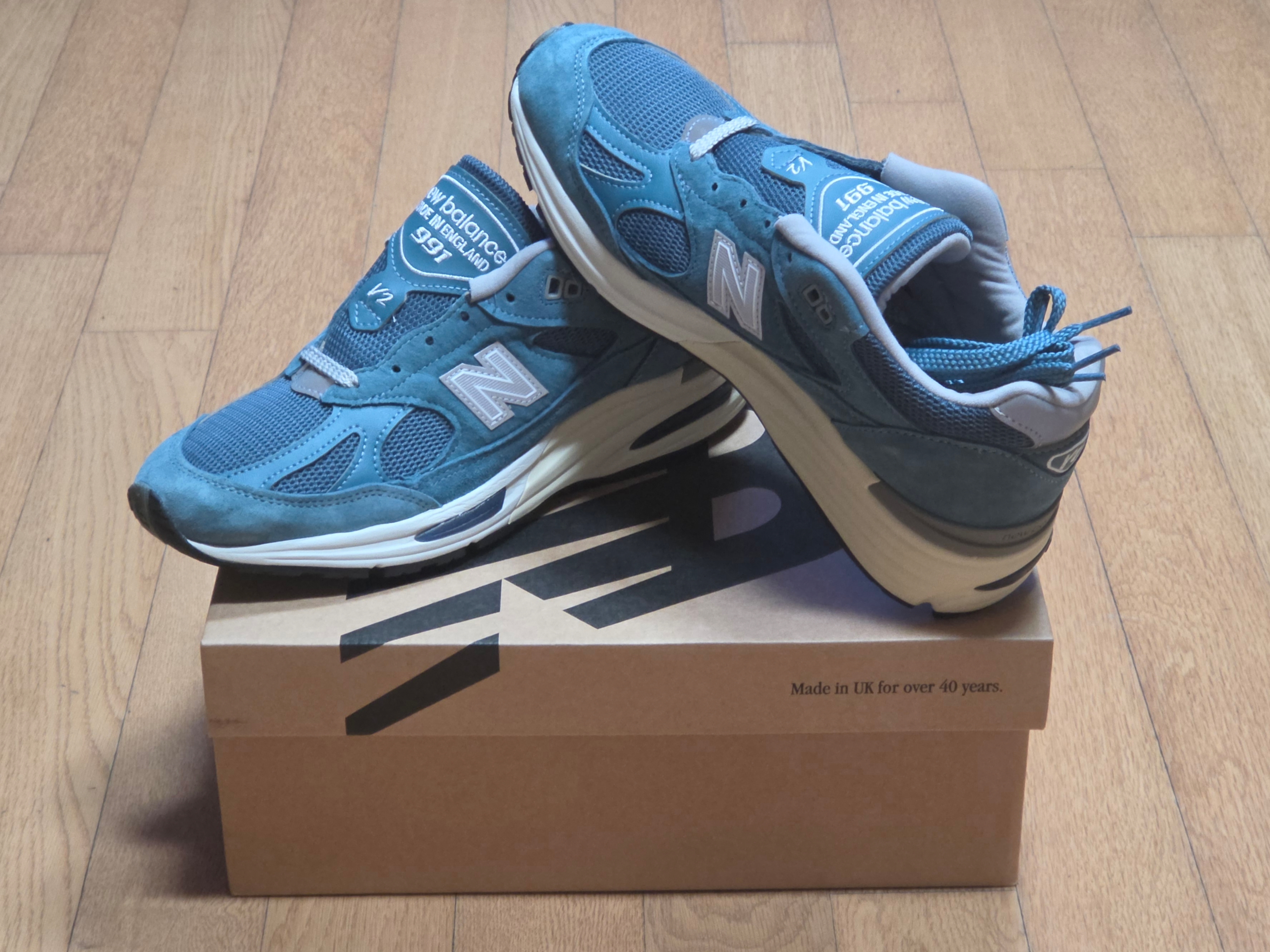 New Balance 991v2 Made in UK Tapestry Blue Silver 착용 스타일 - 1