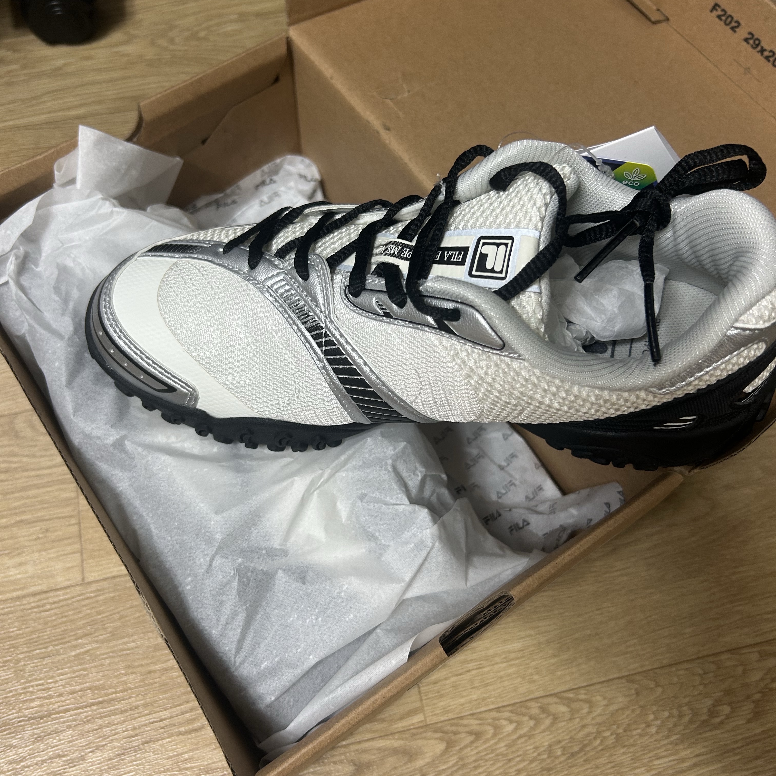 Fila Echappe v2 White Black 착용 스타일 - 4