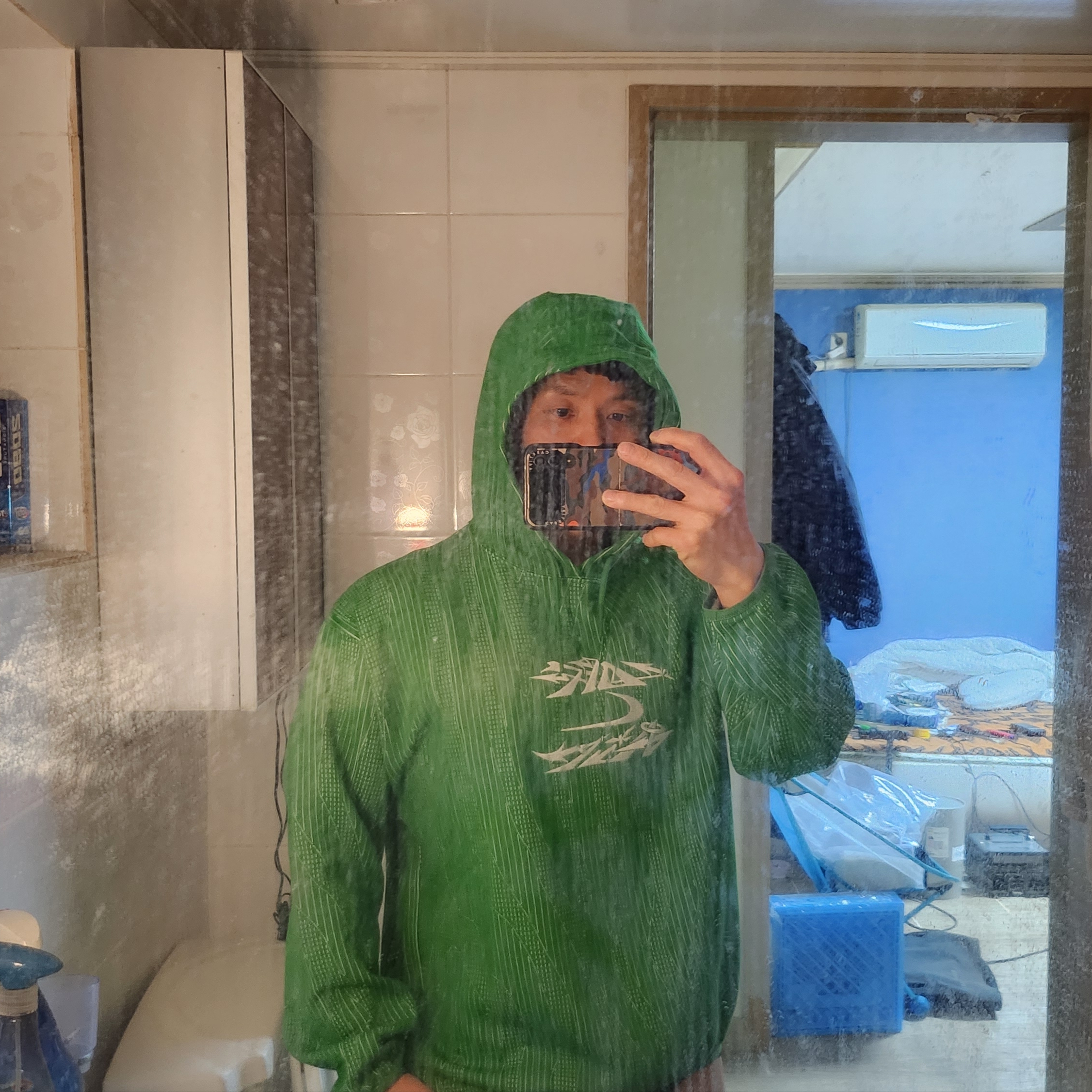Nike x Off-White Engineered Hoodie Kelly Green - Asia, Essentials x New Era 59FIFTY Mesh Cap Navy 착용 스타일 - 1