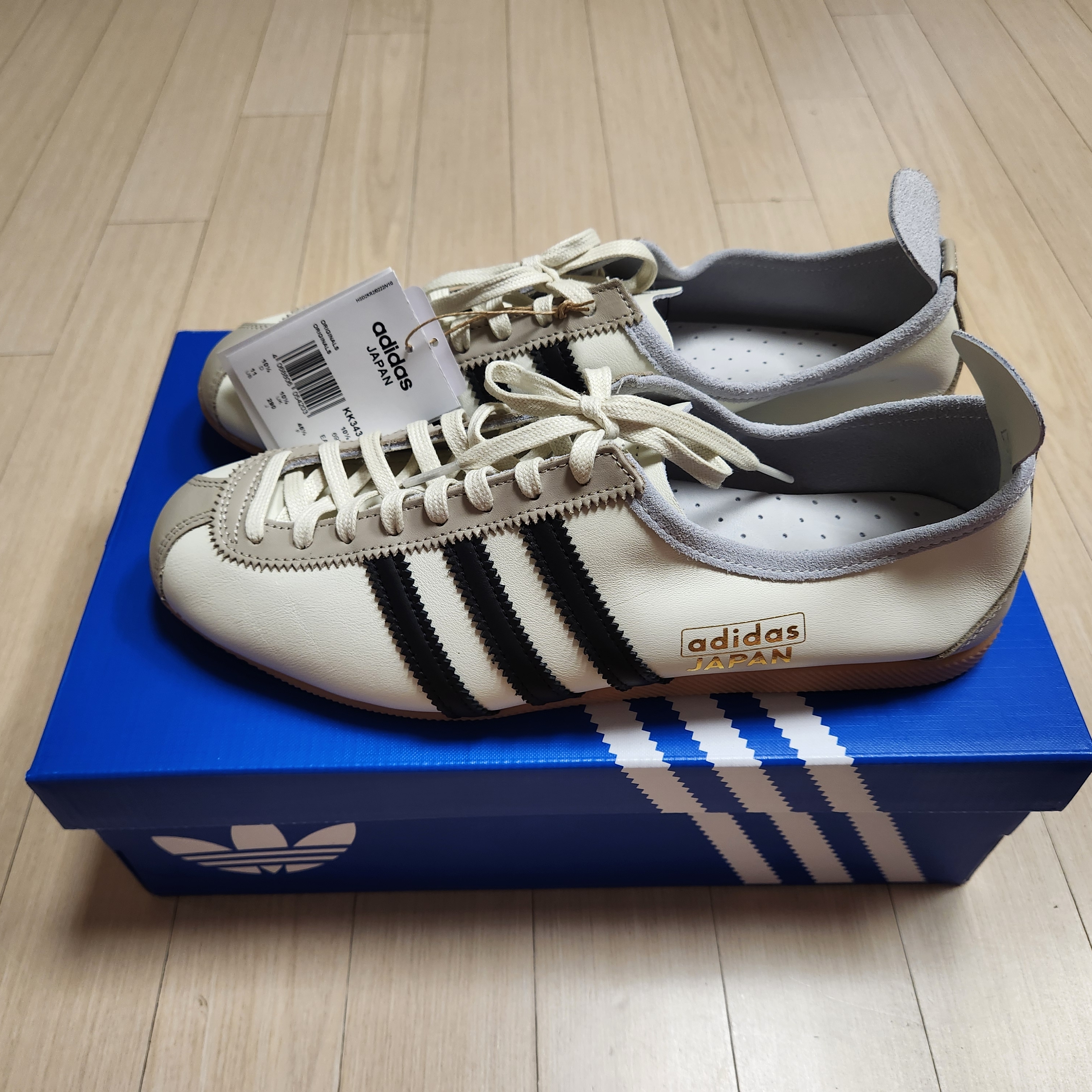 Adidas Japan Off White Core Black 착용 스타일 - 2