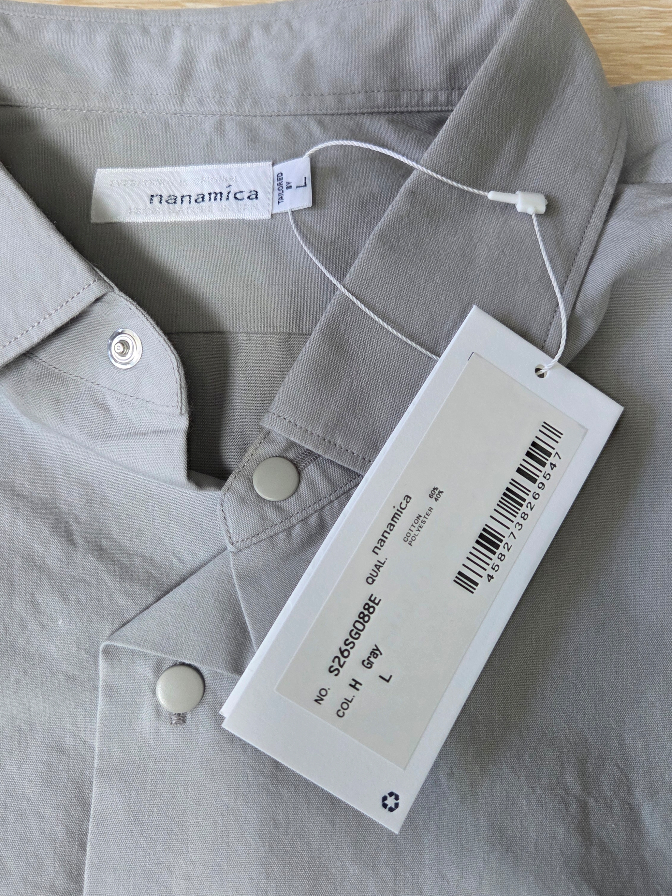 Nanamica Button Down Wind H/S Shirt Grayish Navy 착용 스타일 - 2