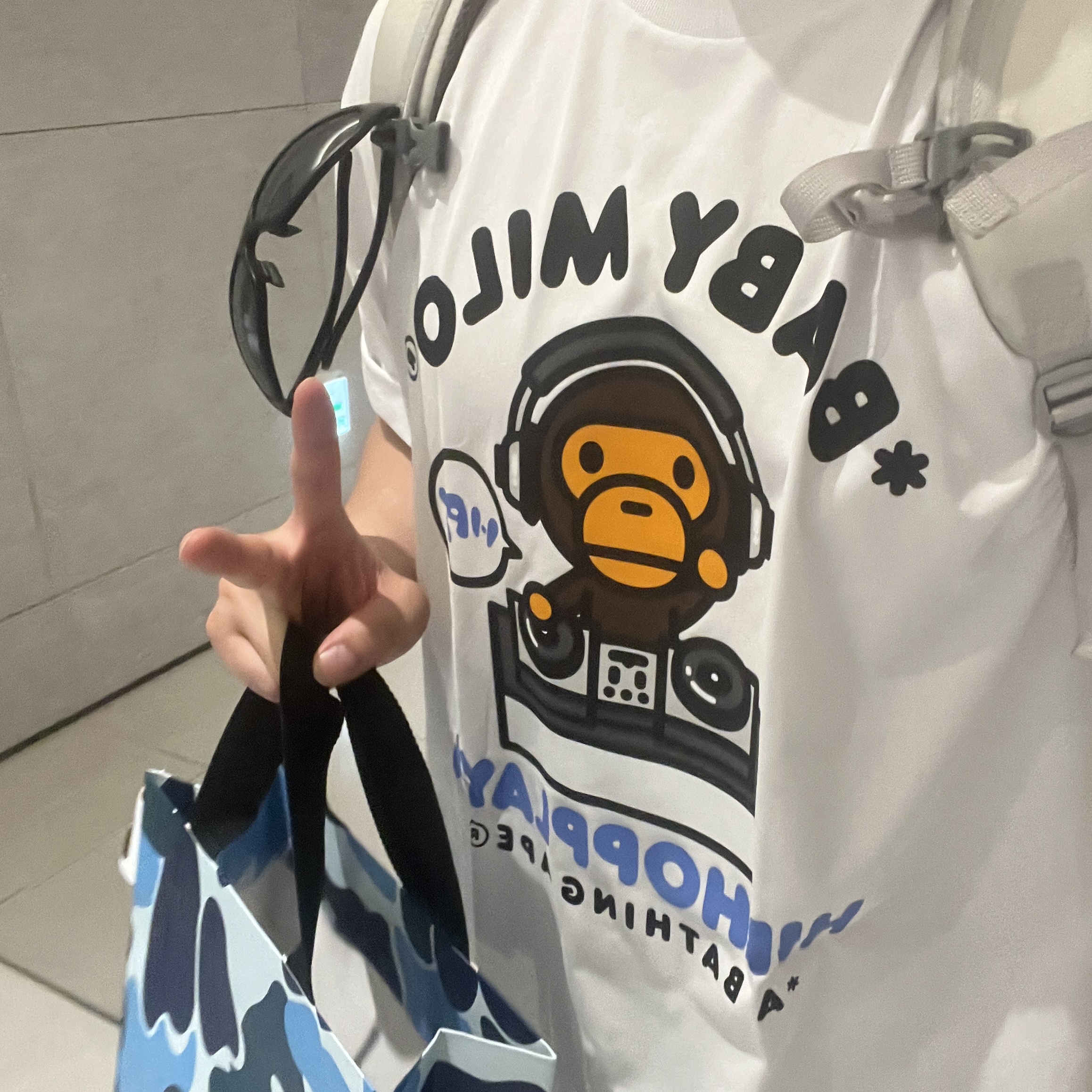BAPE x HIPHOPPLAYA FESTIVAL Baby Milo T-Shirt White 착용 스타일 - 1