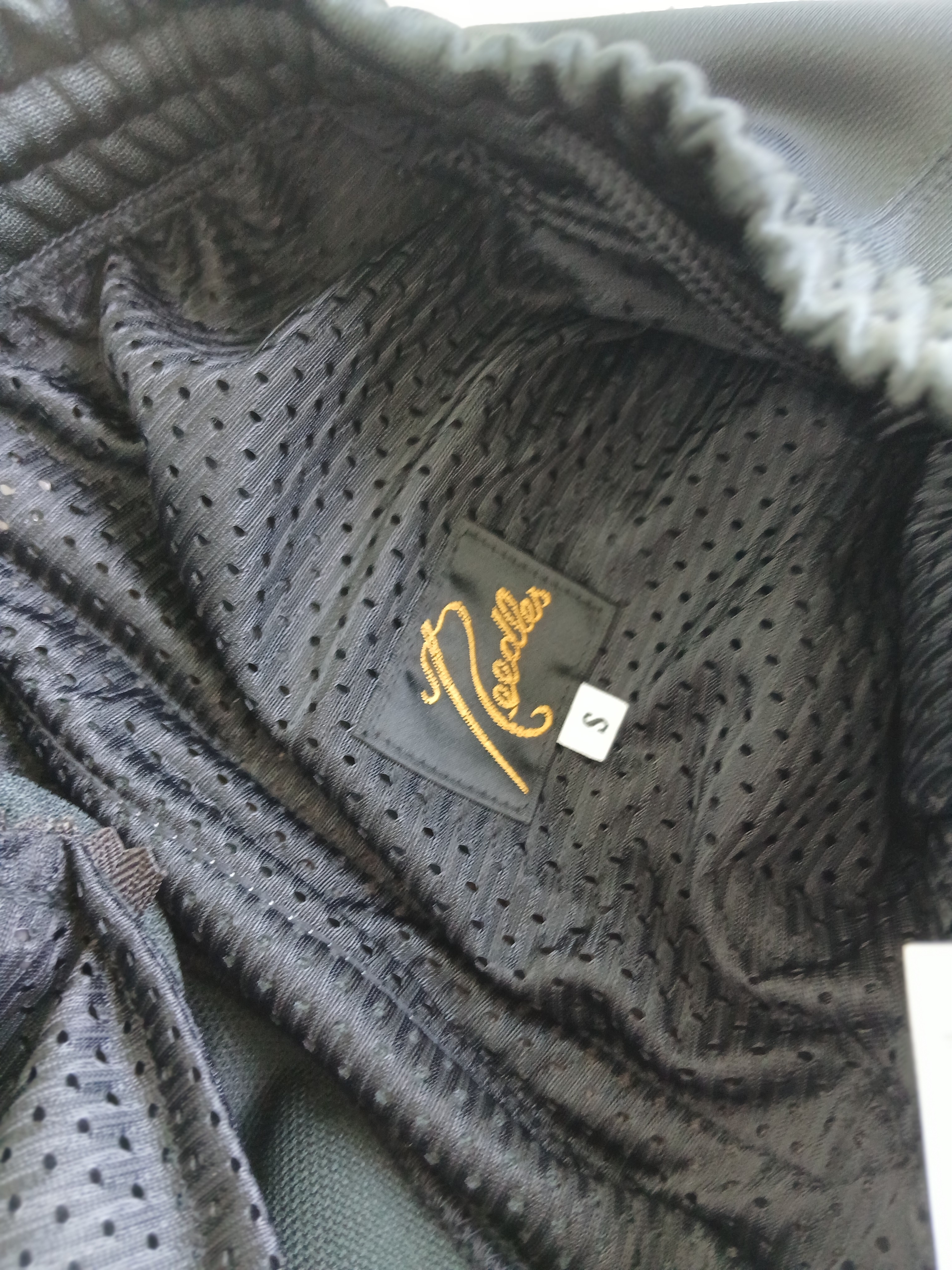 Needles Track Pant Poly Smooth Charcoal 착용 스타일 - 5
