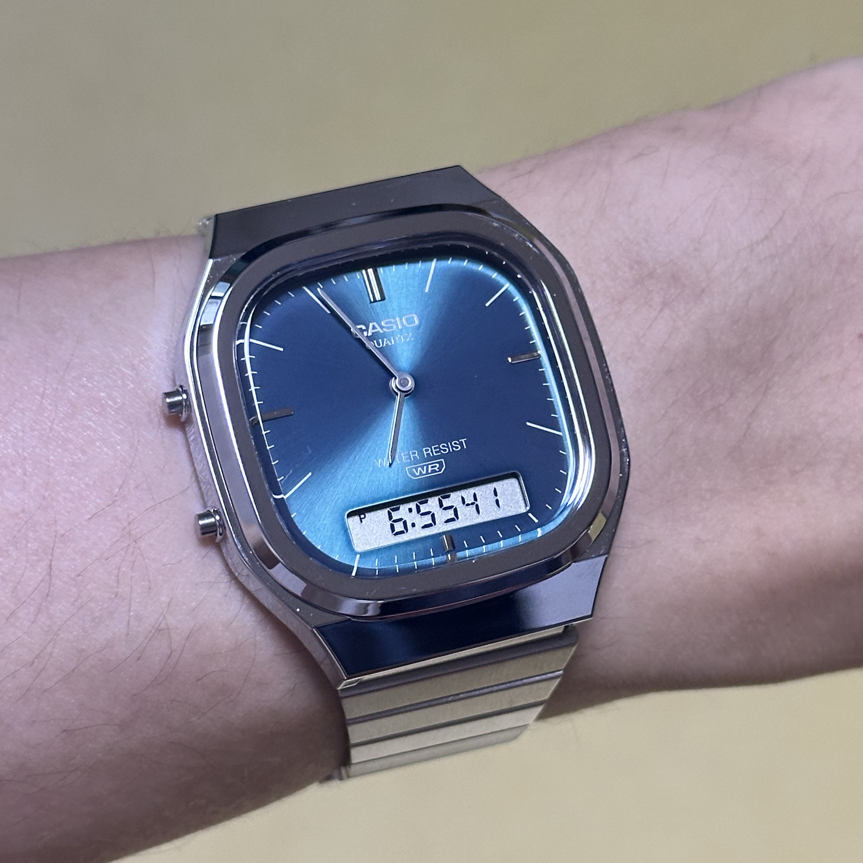 Casio AQ-240E-3A 착용 스타일