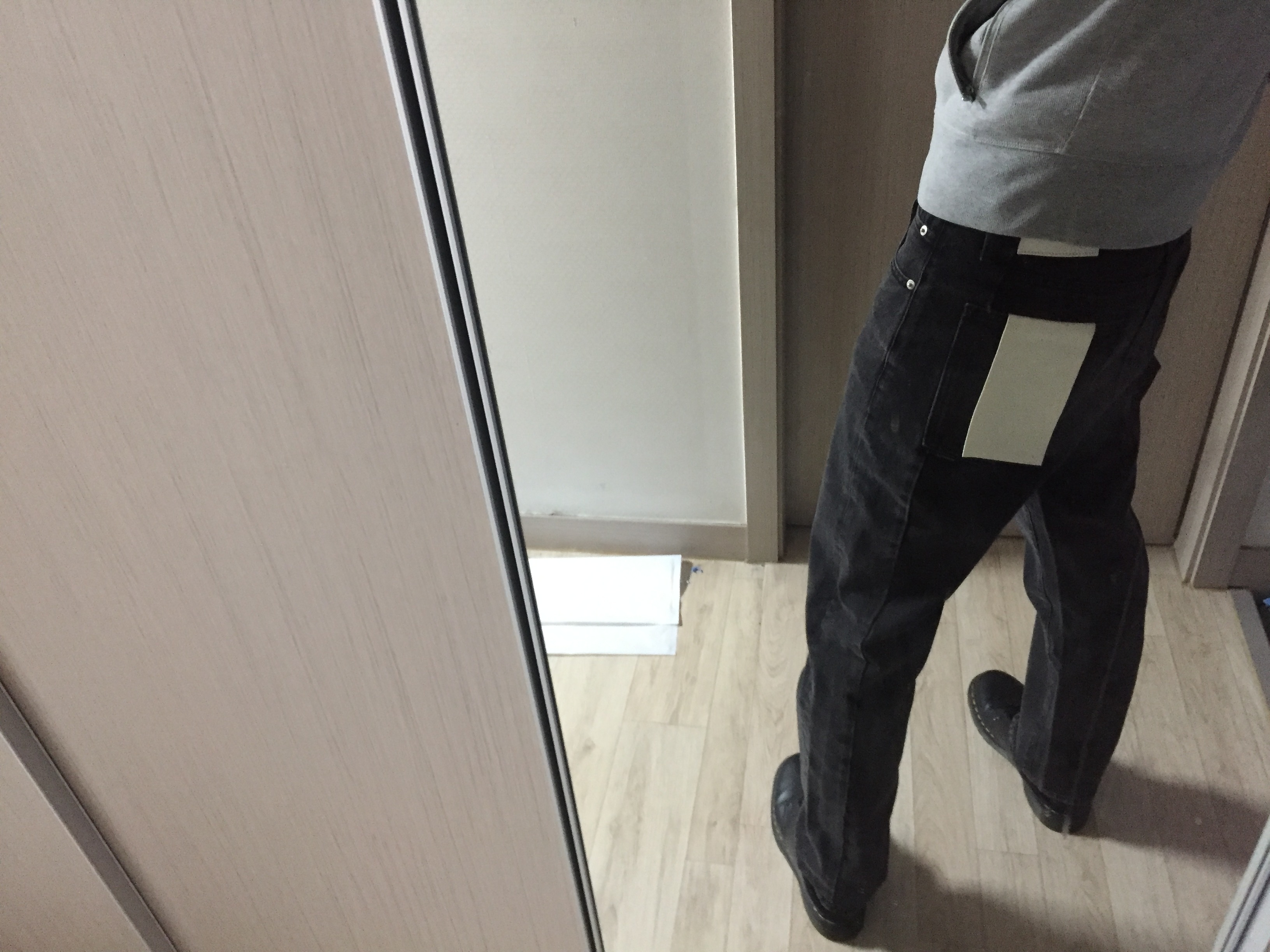 Dr. Martens 1461 Smooth Black, Play Comme Des Garcons 5 Hearts Zip-Up Sweatshirt Grey 착용 스타일 - 2