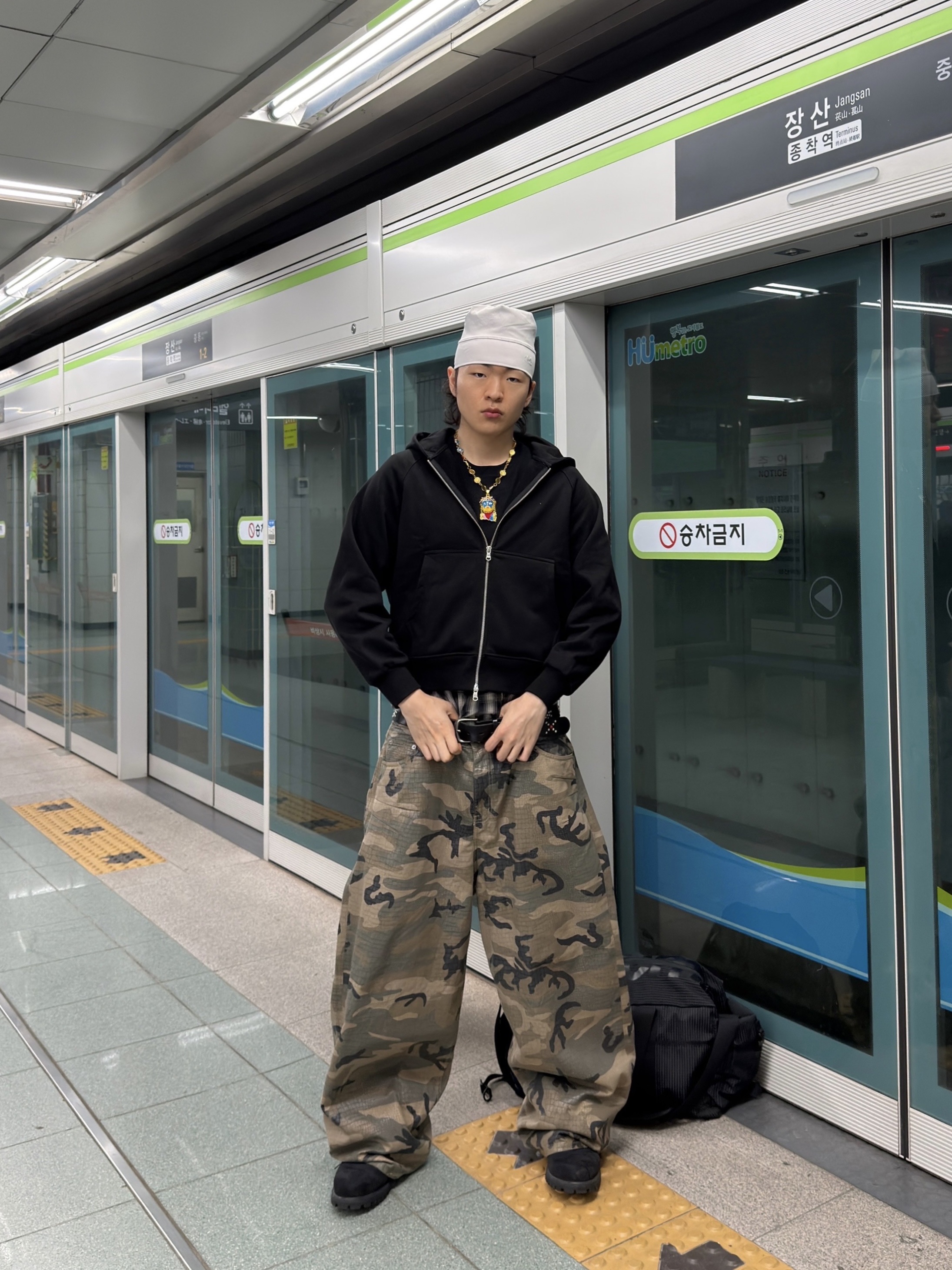 Timberland Premium 6 inch Waterproof Boot Black Nubuck - Wide, Supreme Duffle Bag Black - 24SS 착용 스타일 - 2