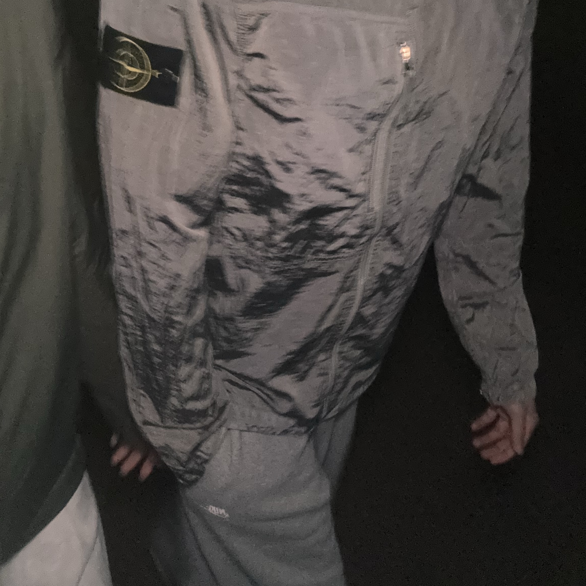 Stone Island 1200038 Nylon Metal In Econyl Regular-Fit Overshirt with Zip Pocket Pearl Grey - 26SS 착용 스타일