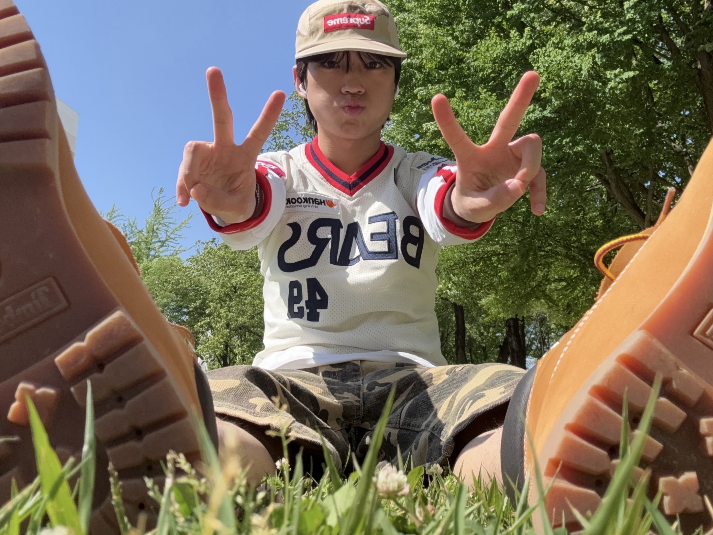 Supreme Washed Chino Twill Camp Cap Desert Camo - 24SS, Nike NSW Everyday Essential Crew Socks White University Red (3 Pack/Korean Ver.) 착용 스타일 - 2
