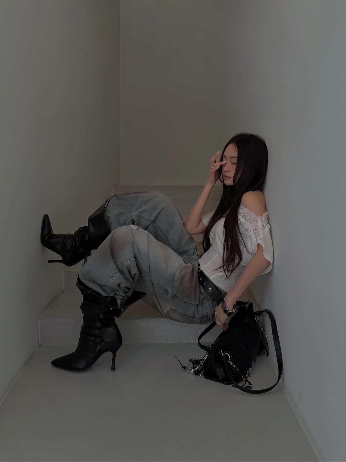 BLR Punched Dirty Wide Denim Pants Light Blue 착용 스타일
