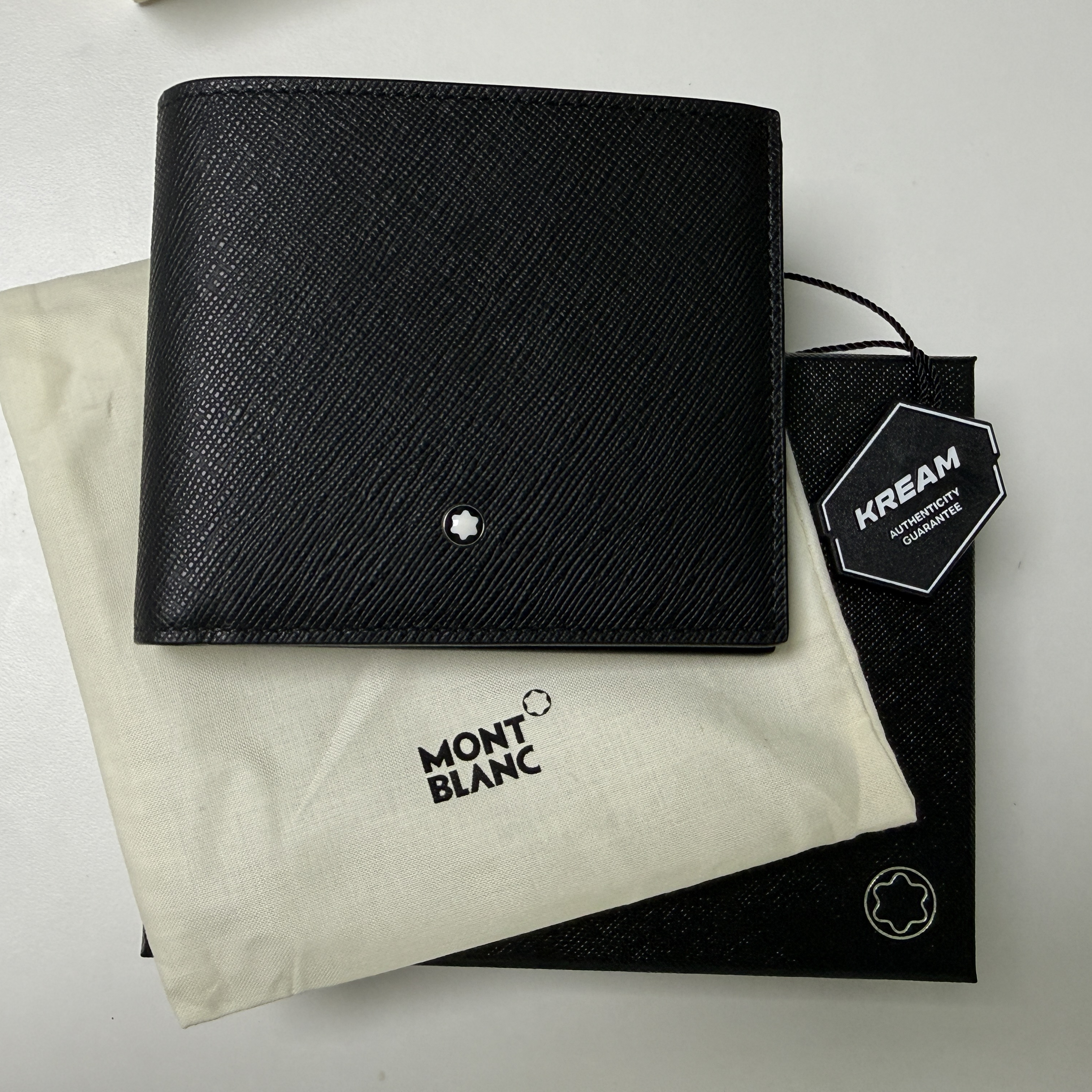 Montblanc Sartorial 8cc Wallet Black 착용 스타일