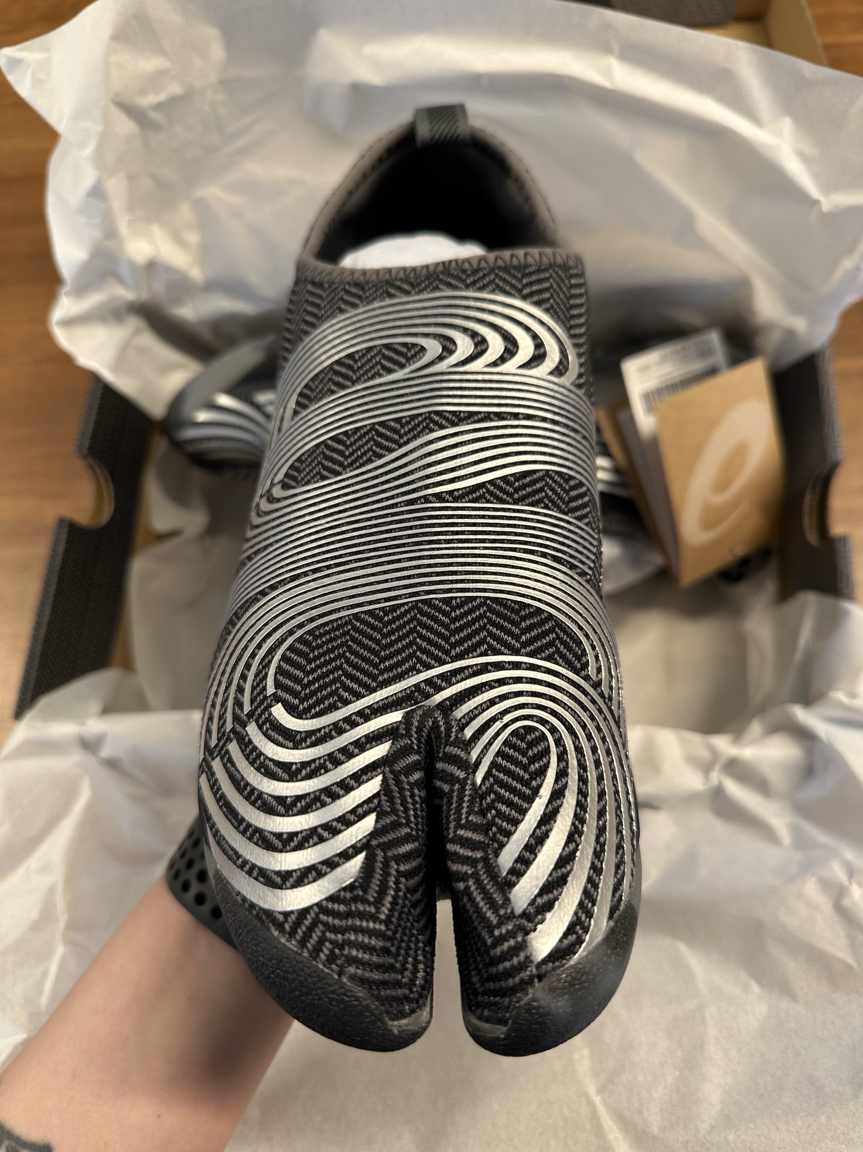 Asics x Kiko Kostadinov Lyasa FF Carbon Pure Silver 착용 스타일 - 2
