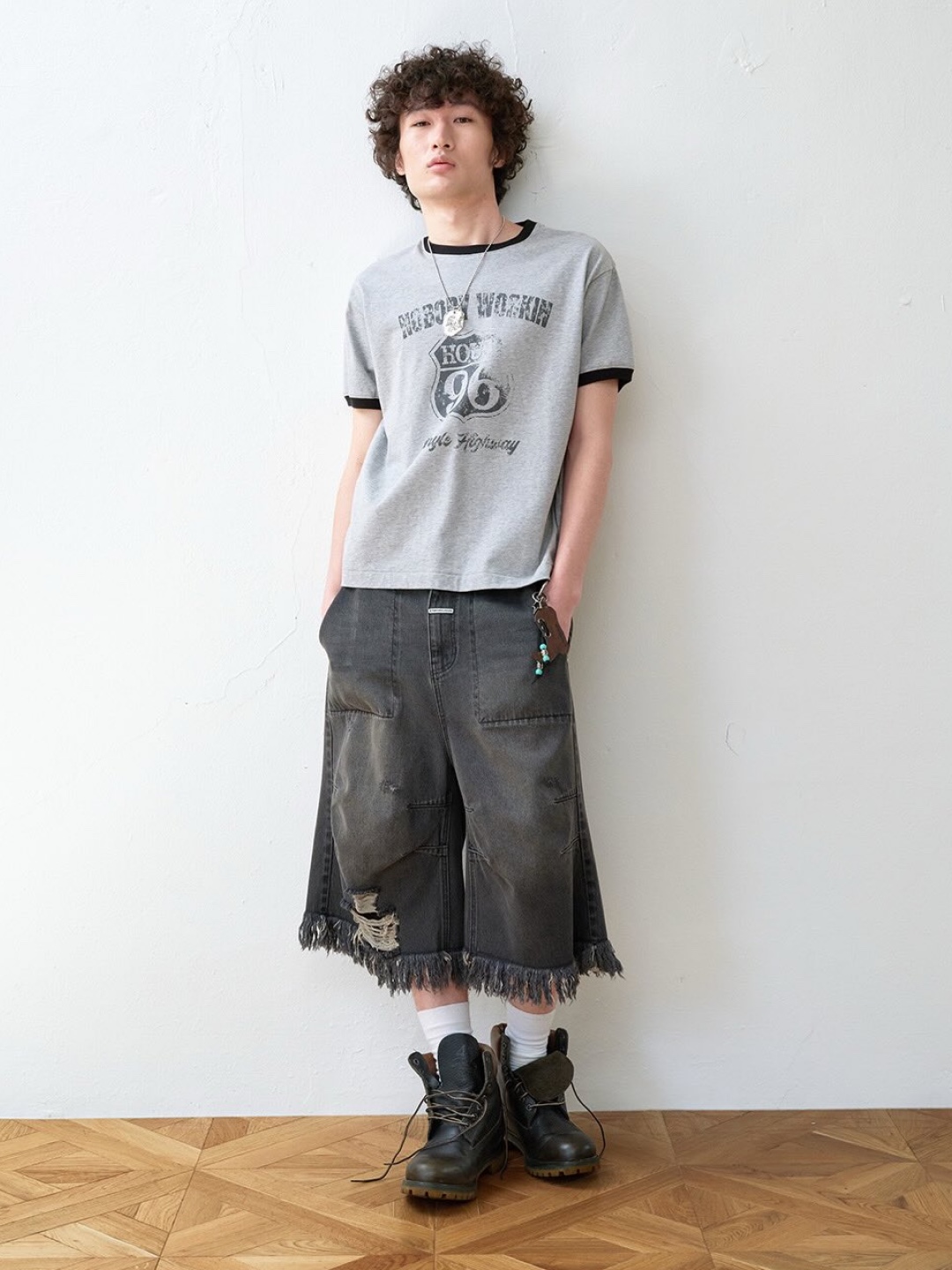 Thevinylhouse Lucky House Tee White, Thevinylhouse Lucky House Tee Grey 착용 스타일 - 5