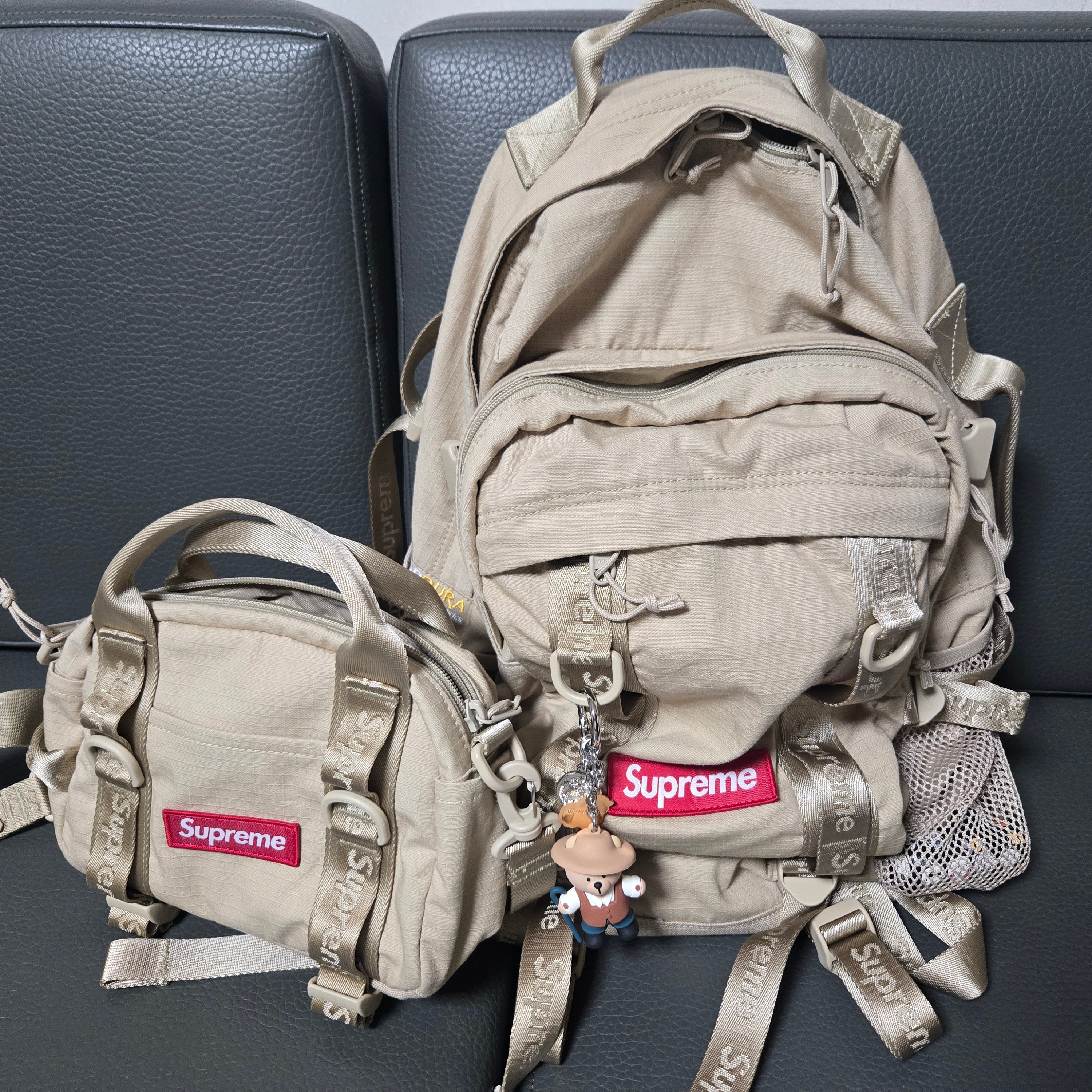 Supreme Mini Duffle Bag Tan - 26SS, Supreme Backpack Tan - 26SS 착용 스타일 - 1