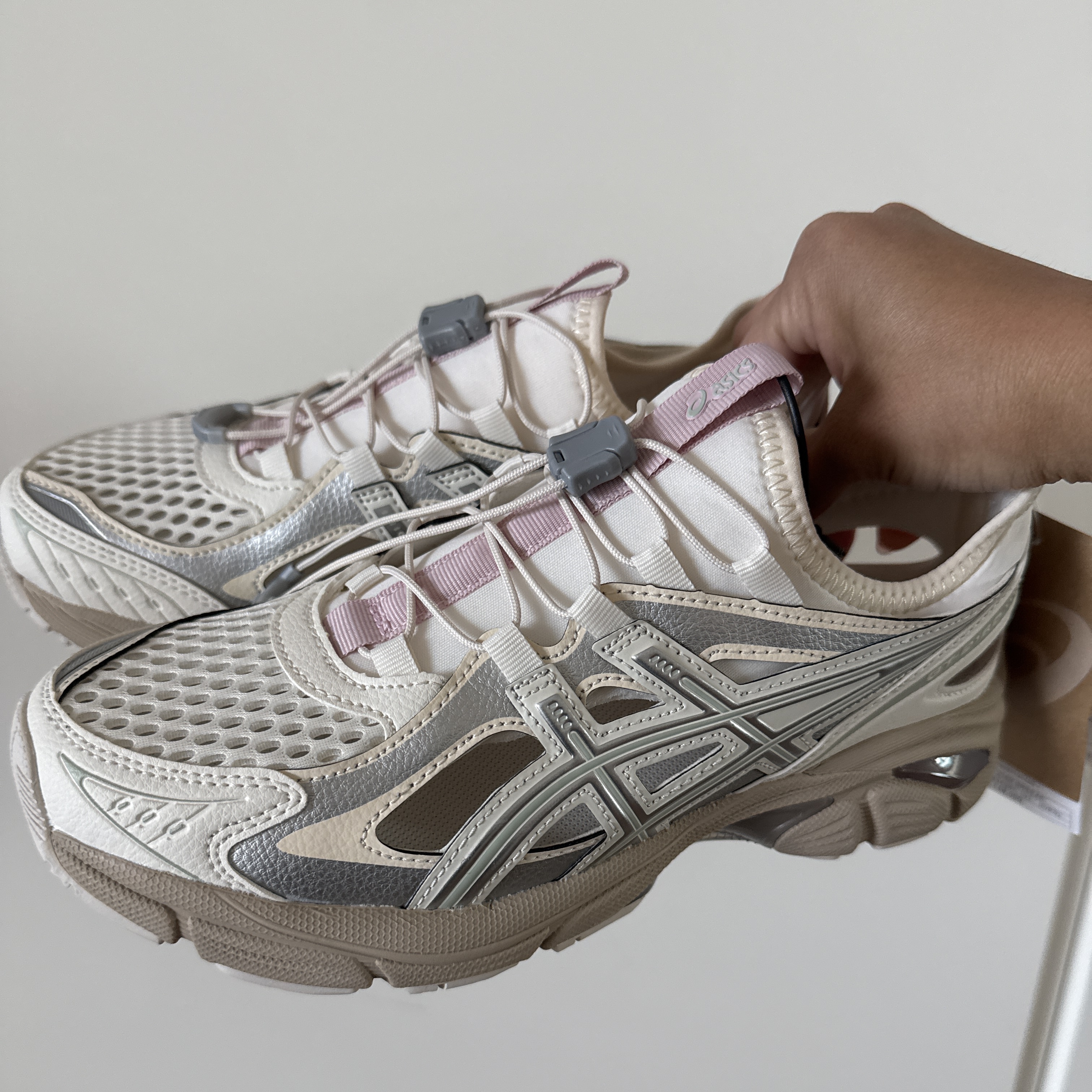 Asics GT-2160 Breeze Cream Pure Silver 착용 스타일
