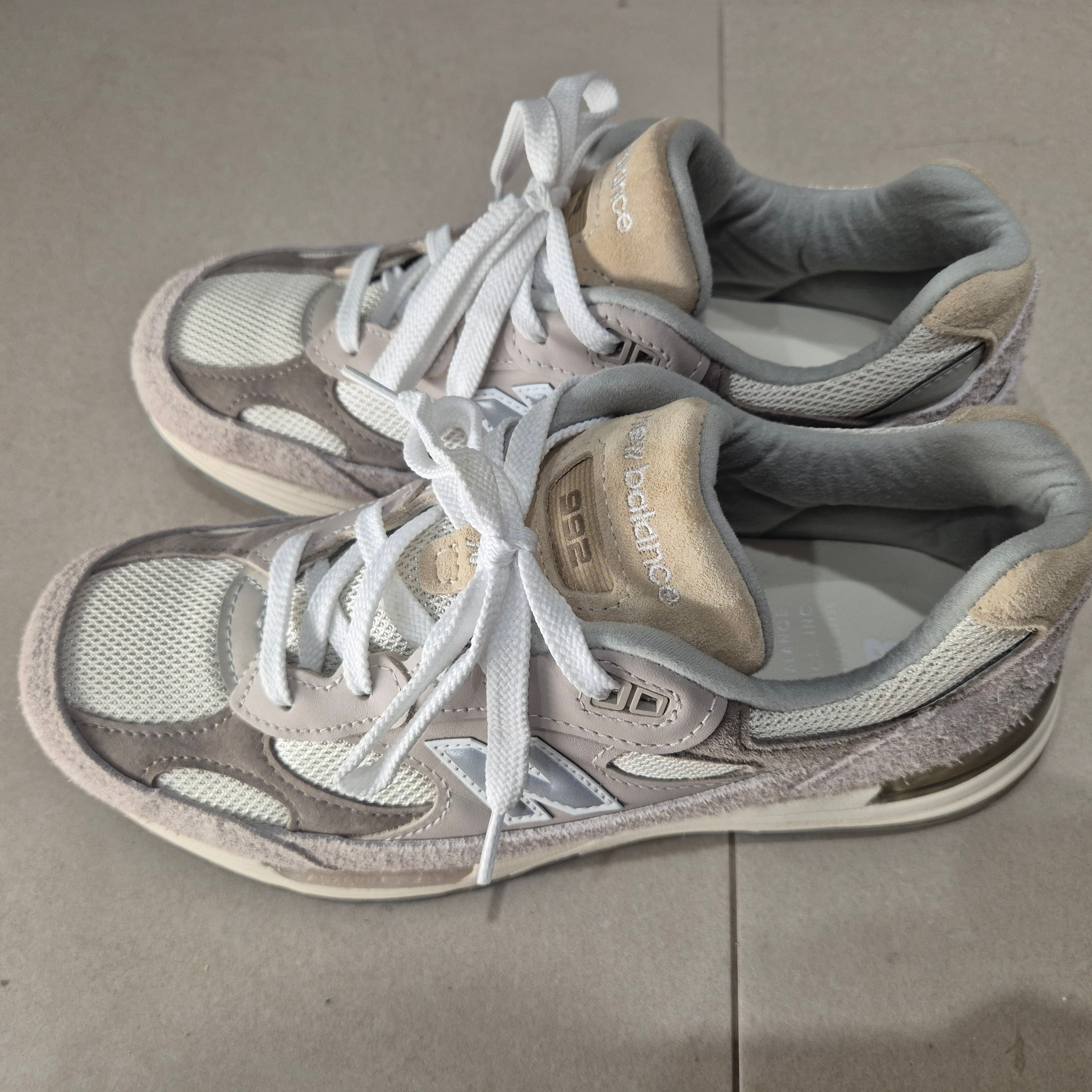 New Balance 992 Made in USA Moonrock Mushroom 착용 스타일 - 1