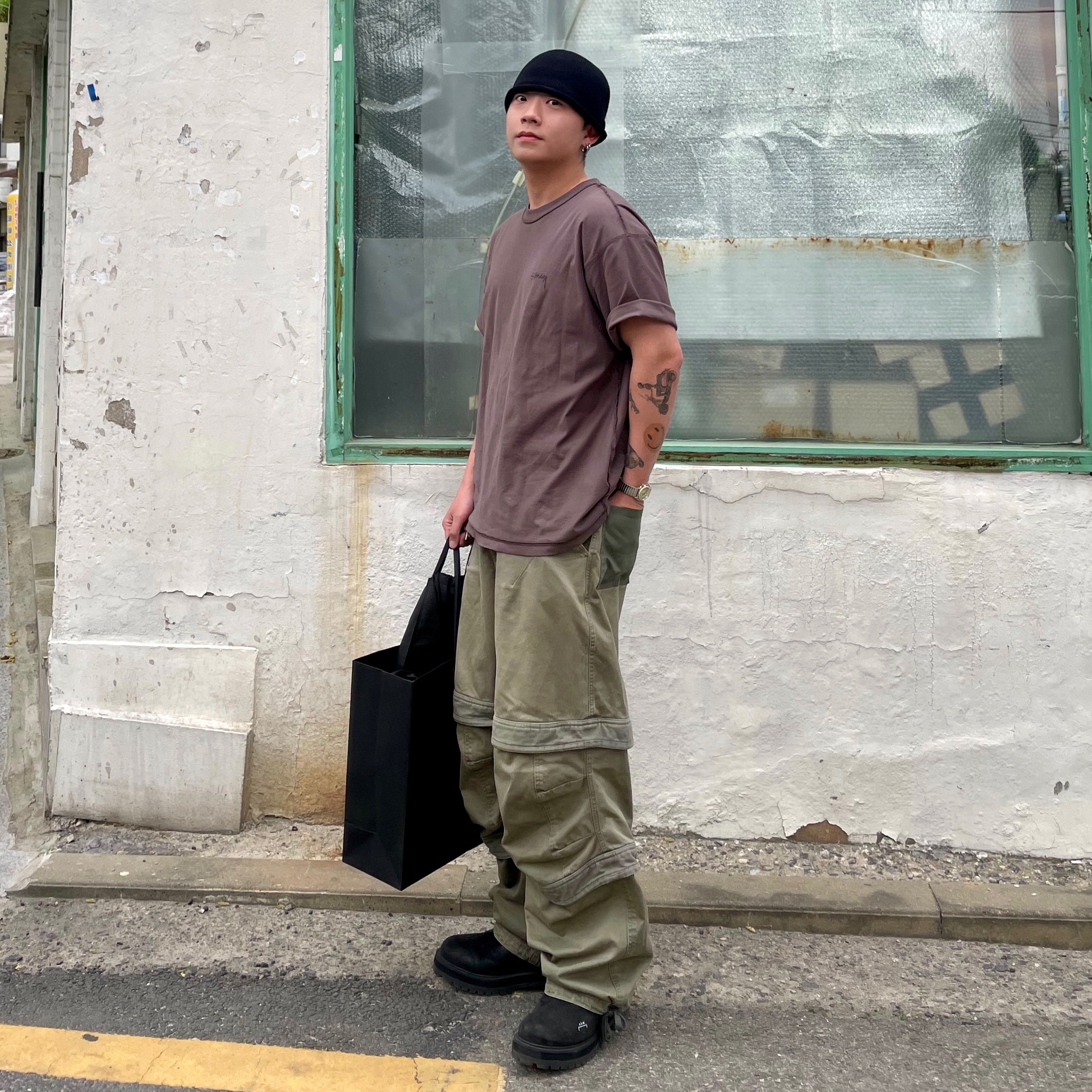 Stussy Pigment Dyed Inside Out Crew T-Shirt Faded Black 착용 스타일 - 1