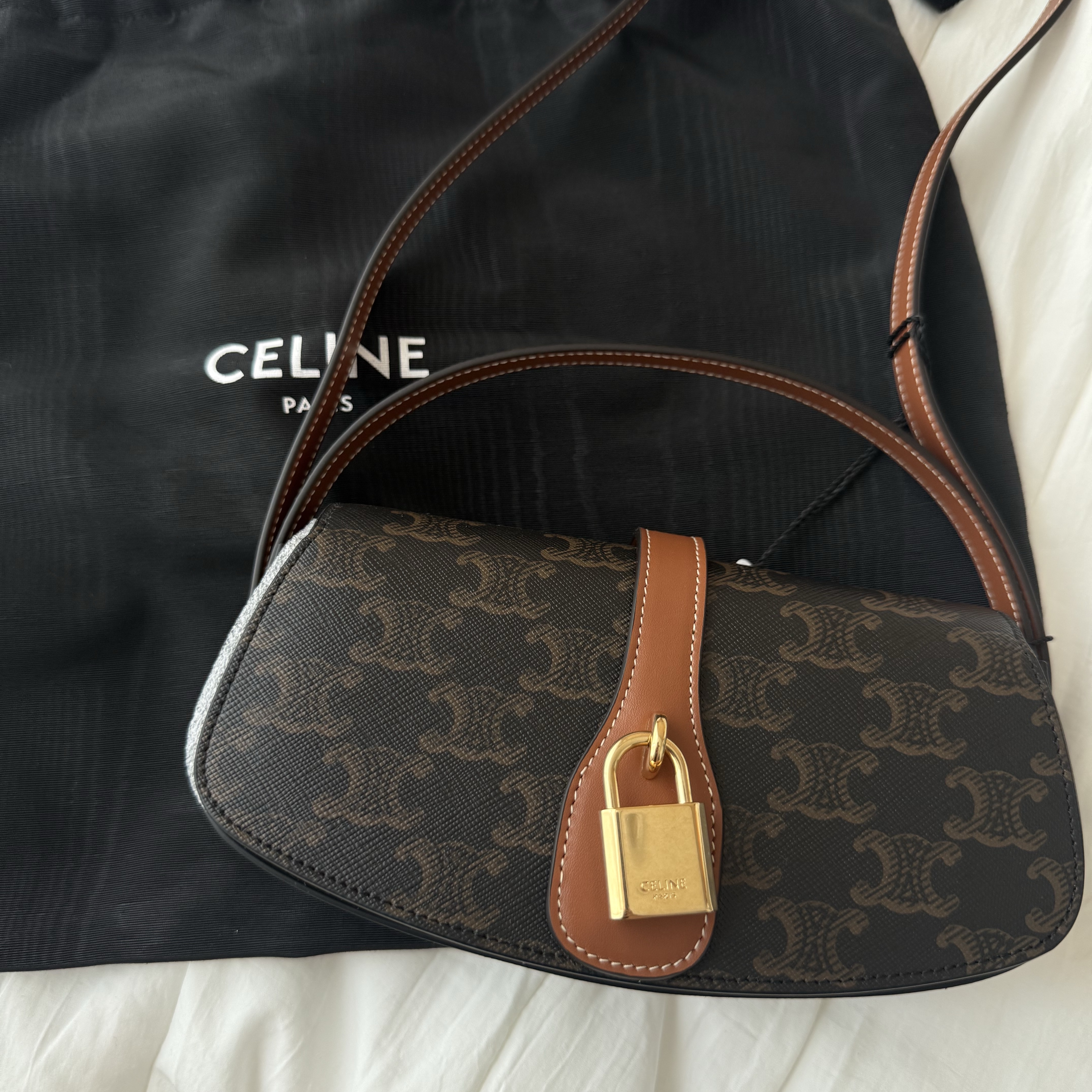 Celine Clutch On Strap Tabou in Triomphe Canvas Calfskin Tan 착용 스타일
