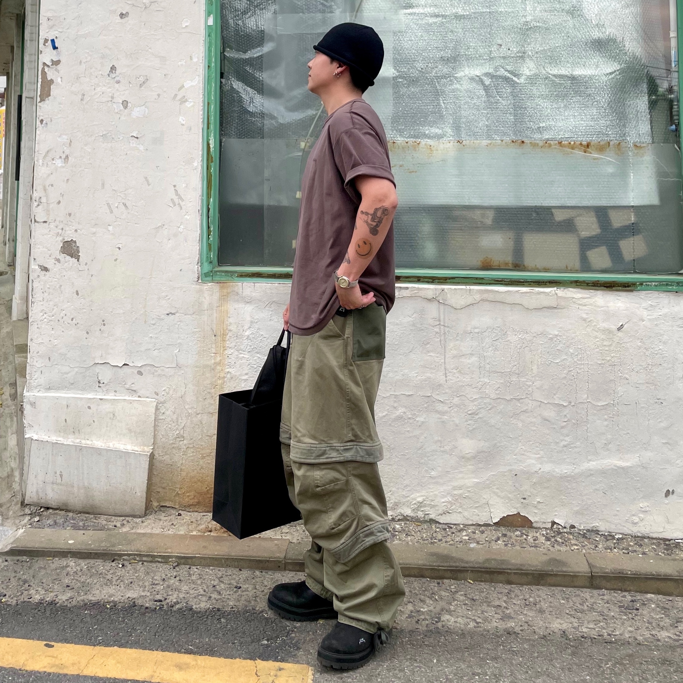 Stussy Pigment Dyed Inside Out Crew T-Shirt Faded Black 착용 스타일 - 2