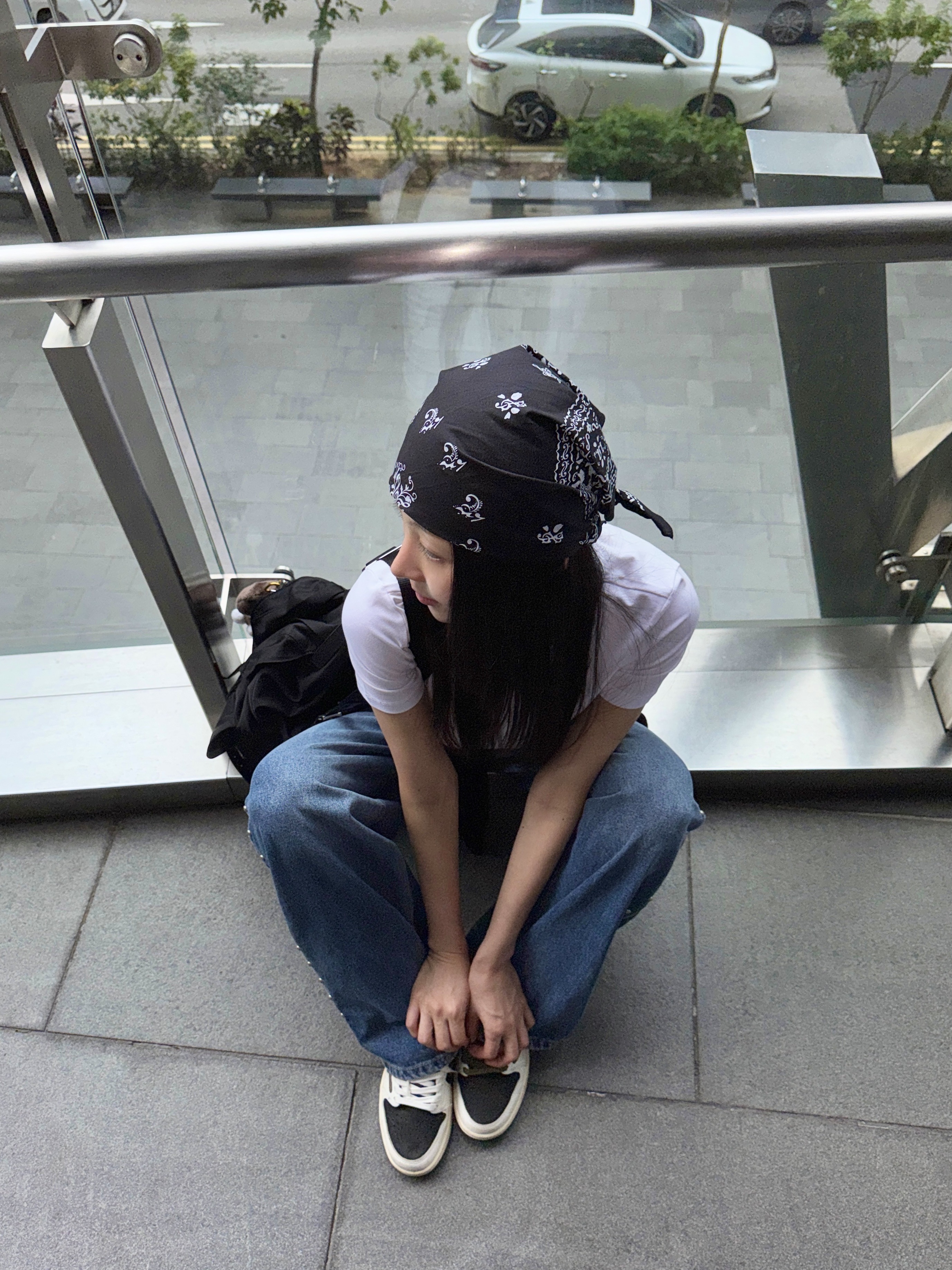 Jordan 1 x Travis Scott Retro Low OG SP Reverse Olive, Prada Re-Nylon Medium Backpack Black 착용 스타일 - 1