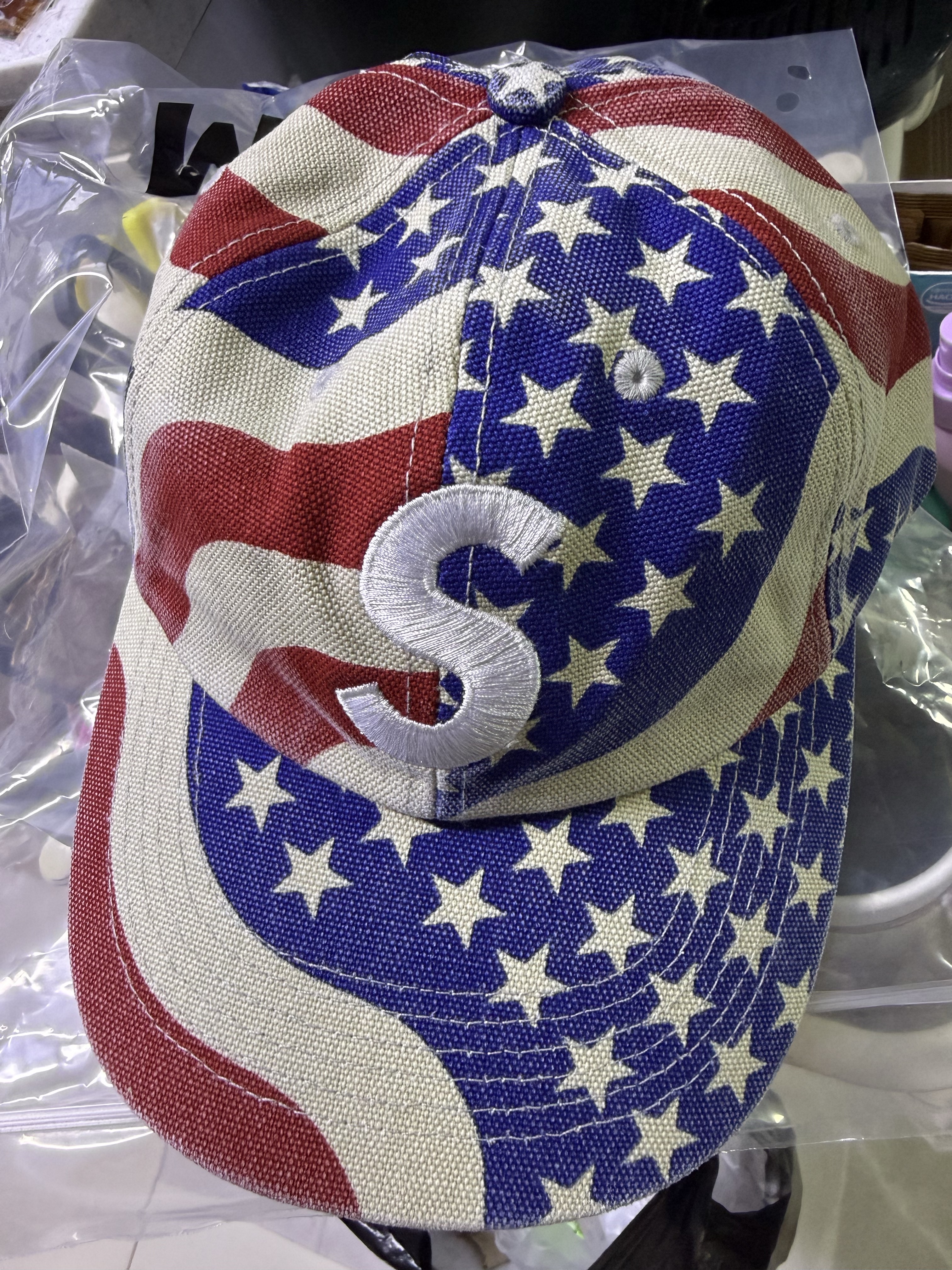 Supreme Pigment Coated S Logo 6-Panel Flag - 26SS 착용 스타일
