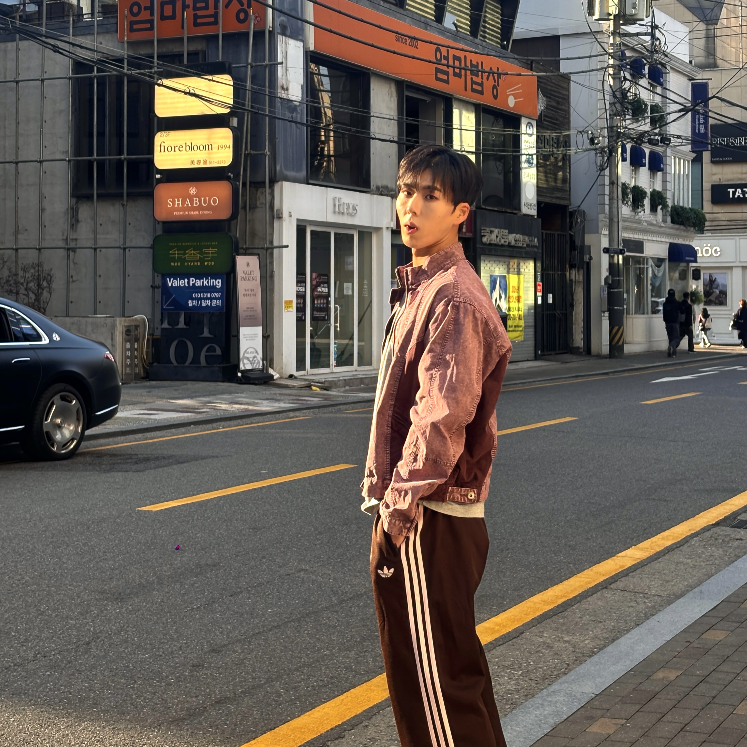 Adidas Baggy Track Pants Black White - KR Sizing 착용 스타일