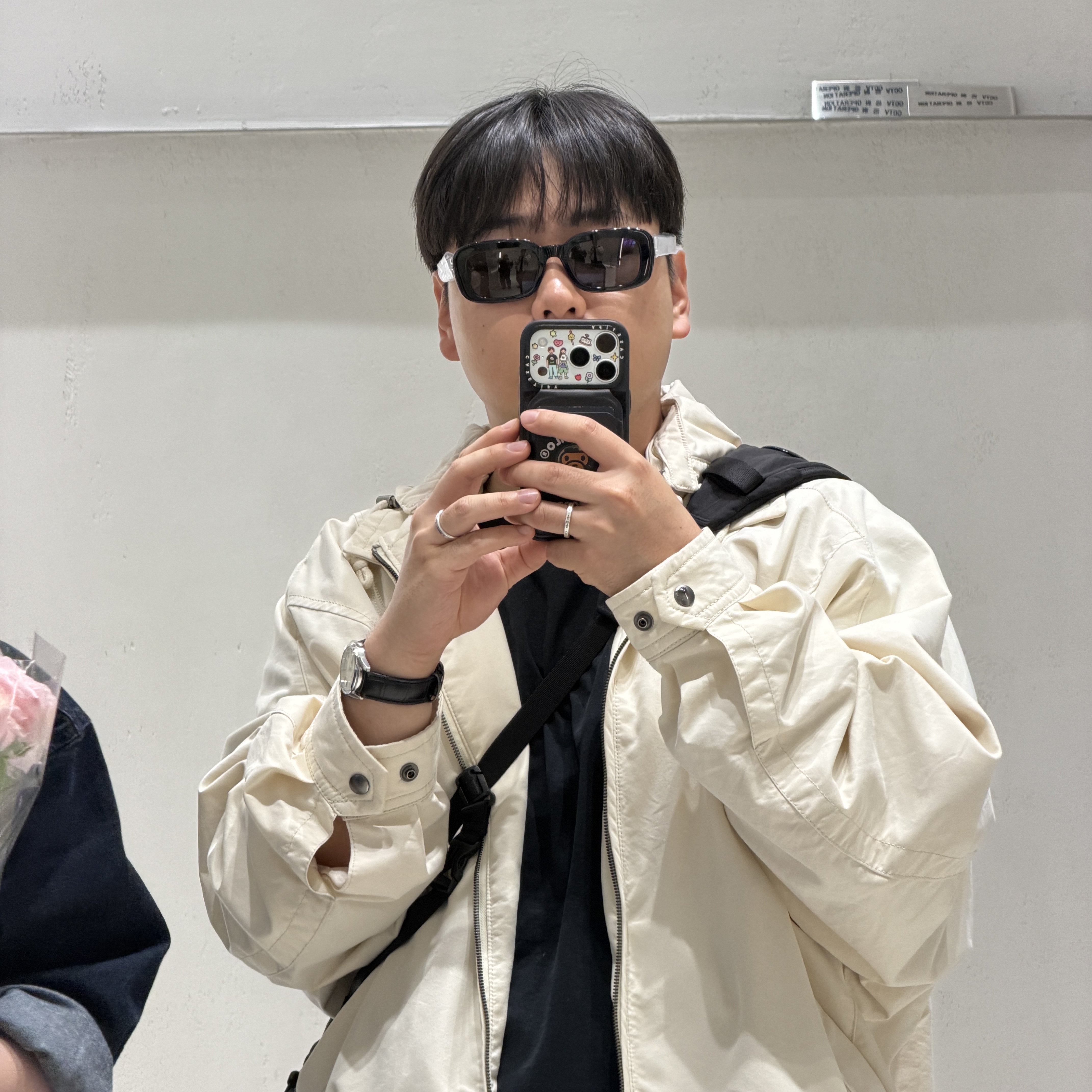 SONGZIO ZZERO Dolman Hood Jumper Cream, Saint Laurent SL M130 Sunglasses Black Light Gold 착용 스타일
