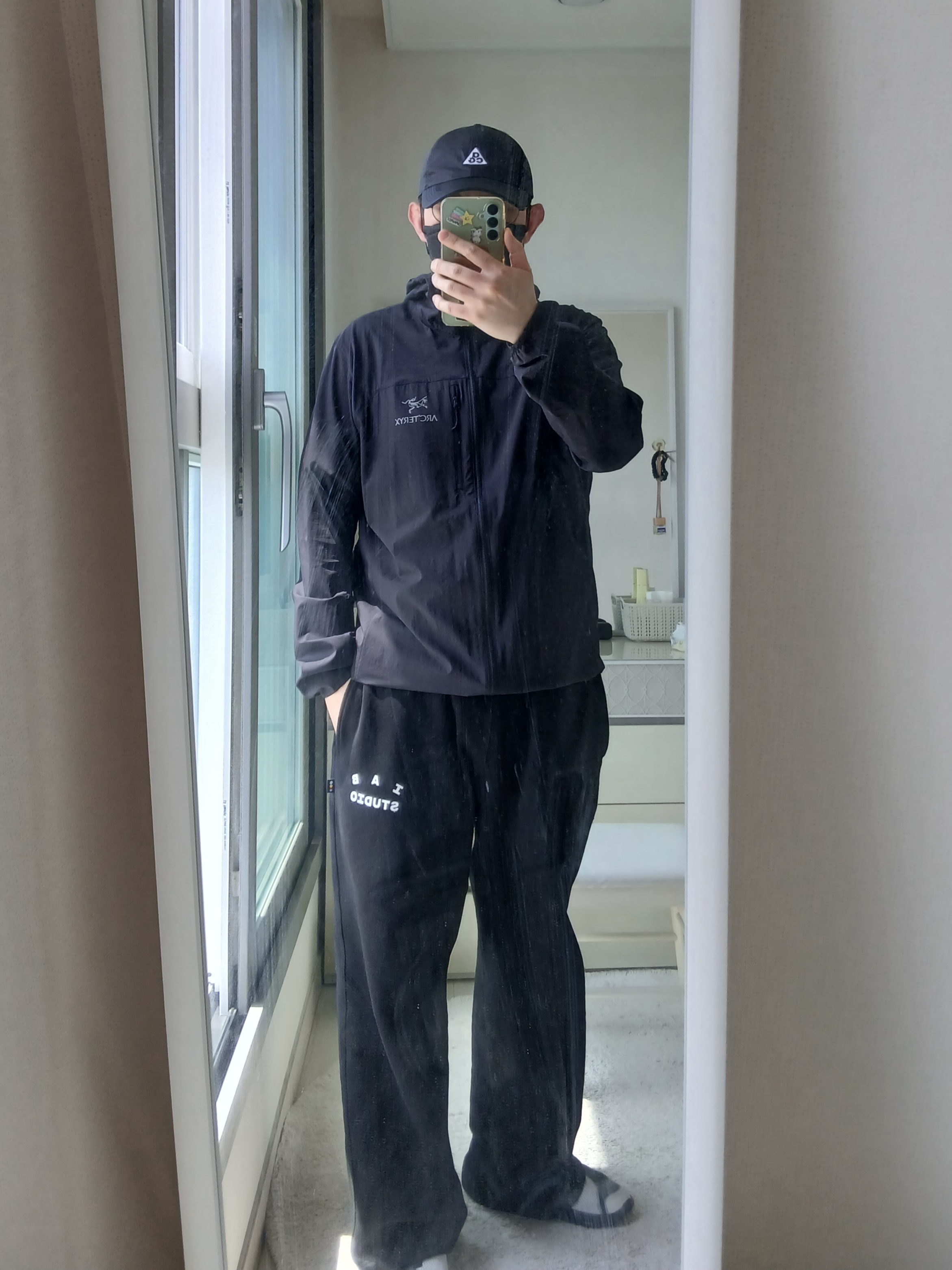 Nike ACG Trail Cap Black, IAB Studio IAB Sweatpants Black 착용 스타일 - 1