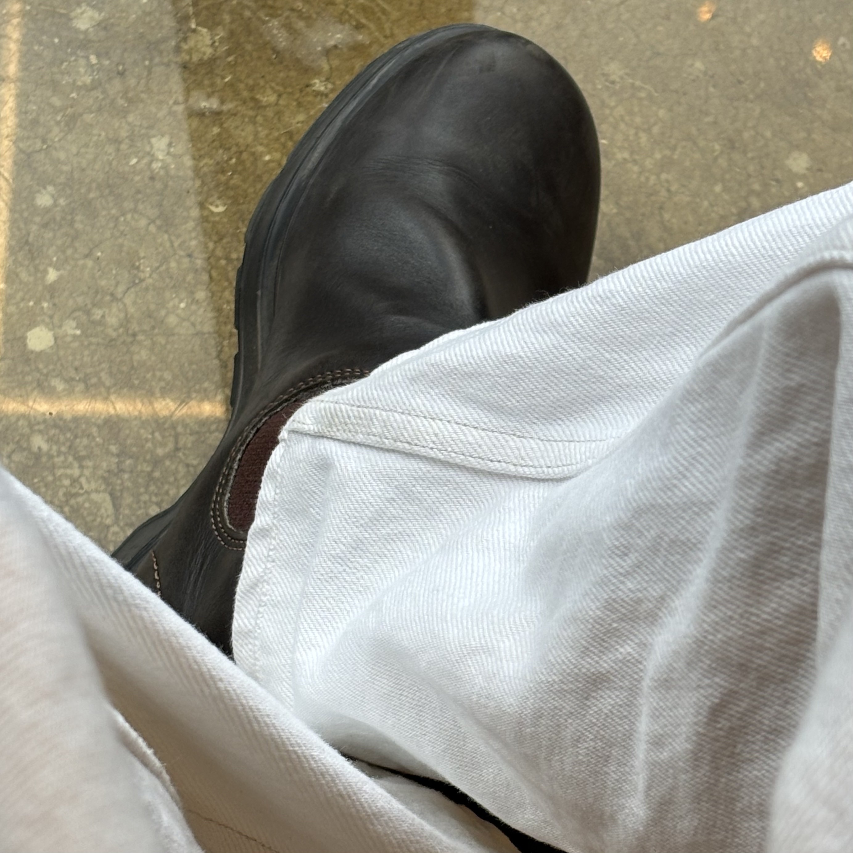 BLUNDSTONE Originals 500 Chelsea Boots Stout Brown 착용 스타일 - 2