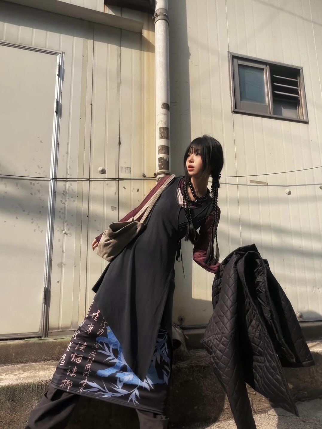 BLR Unbalanced Gradation One-Piece Black 착용 스타일
